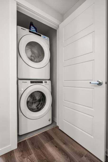 Rockland Oasis: 1BR + Parking