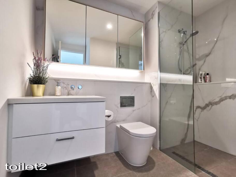 Two Bedroom Apartment In North Melbourne