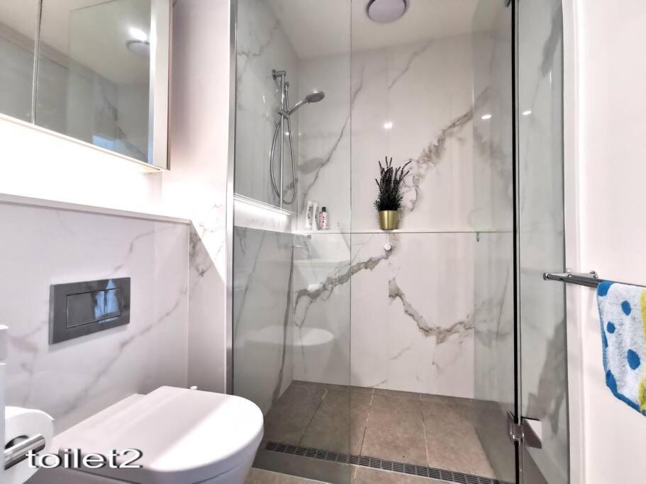 Two Bedroom Apartment In North Melbourne