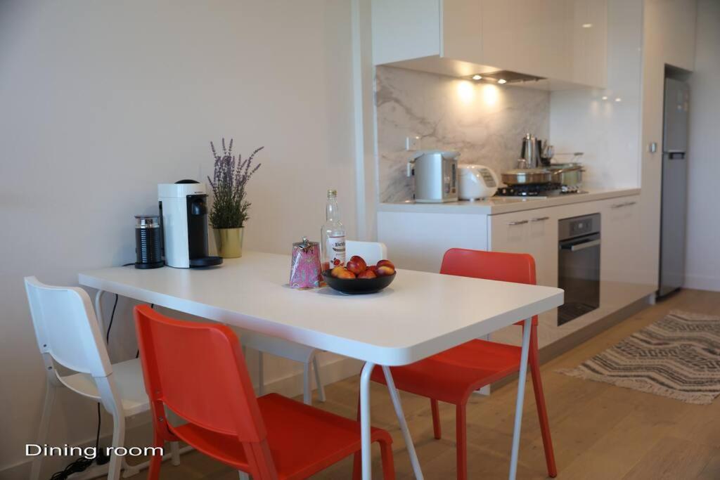 Two Bedroom Apartment In North Melbourne
