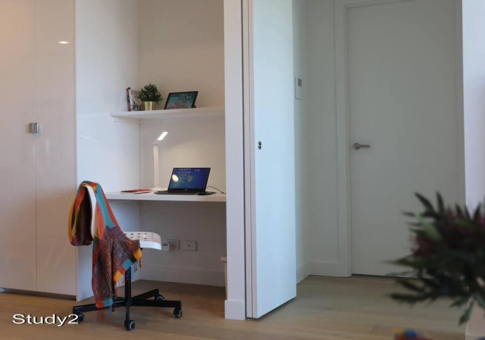 Two Bedroom Apartment In North Melbourne
