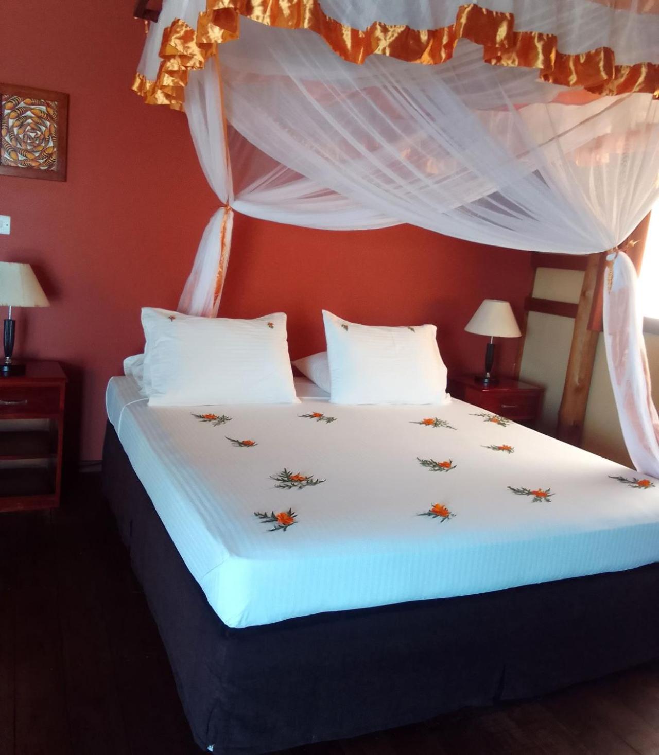 Barry's Beach Resort Pangani