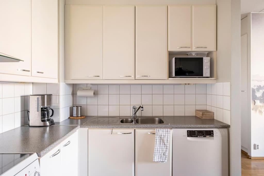 Relaxing apartment by sea + Sauna + free Parking view 3