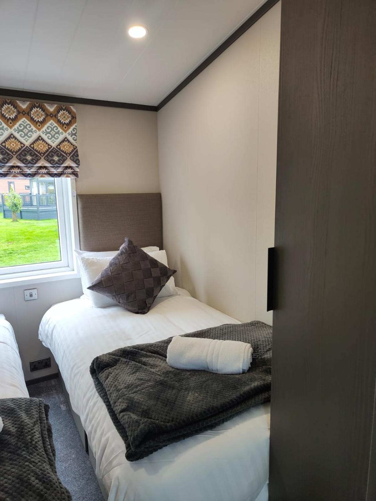 JJs Lodge Oaktree view 4