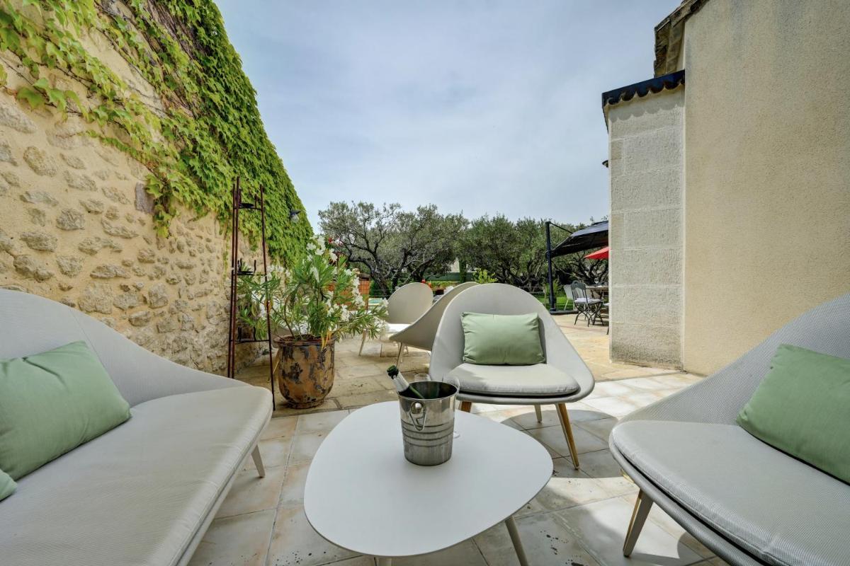 outdoor BBQ area