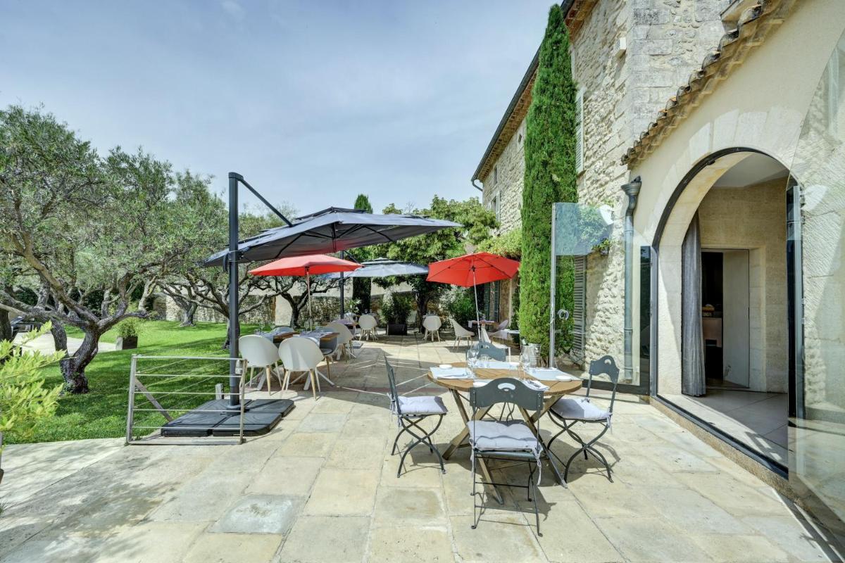 outdoor BBQ area