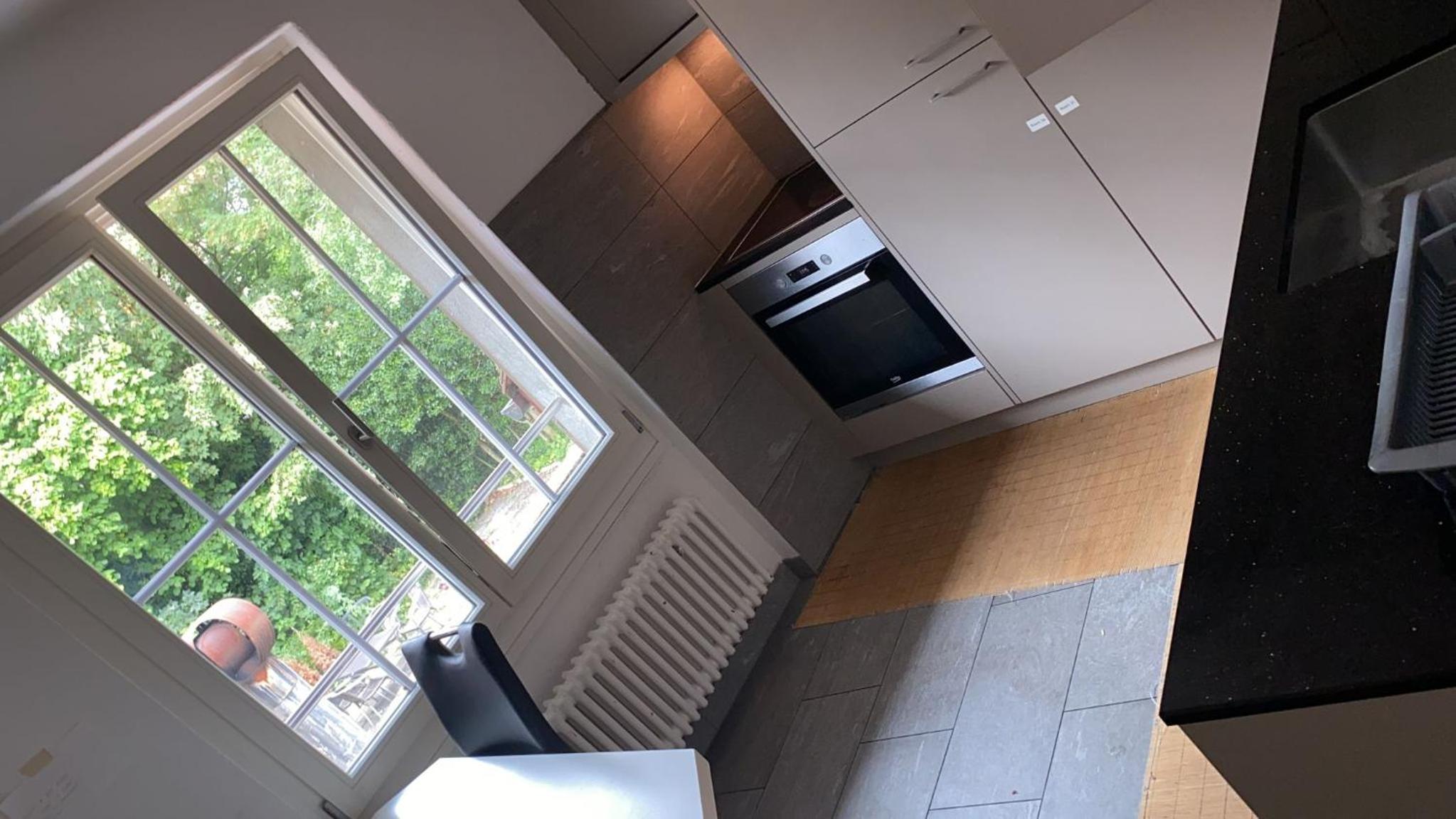 Zimmer mit geteiltem Bad & Küche