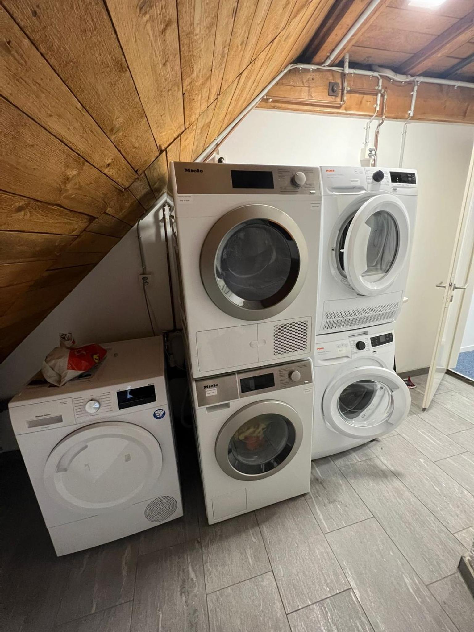 Zimmer mit geteiltem Bad & Küche