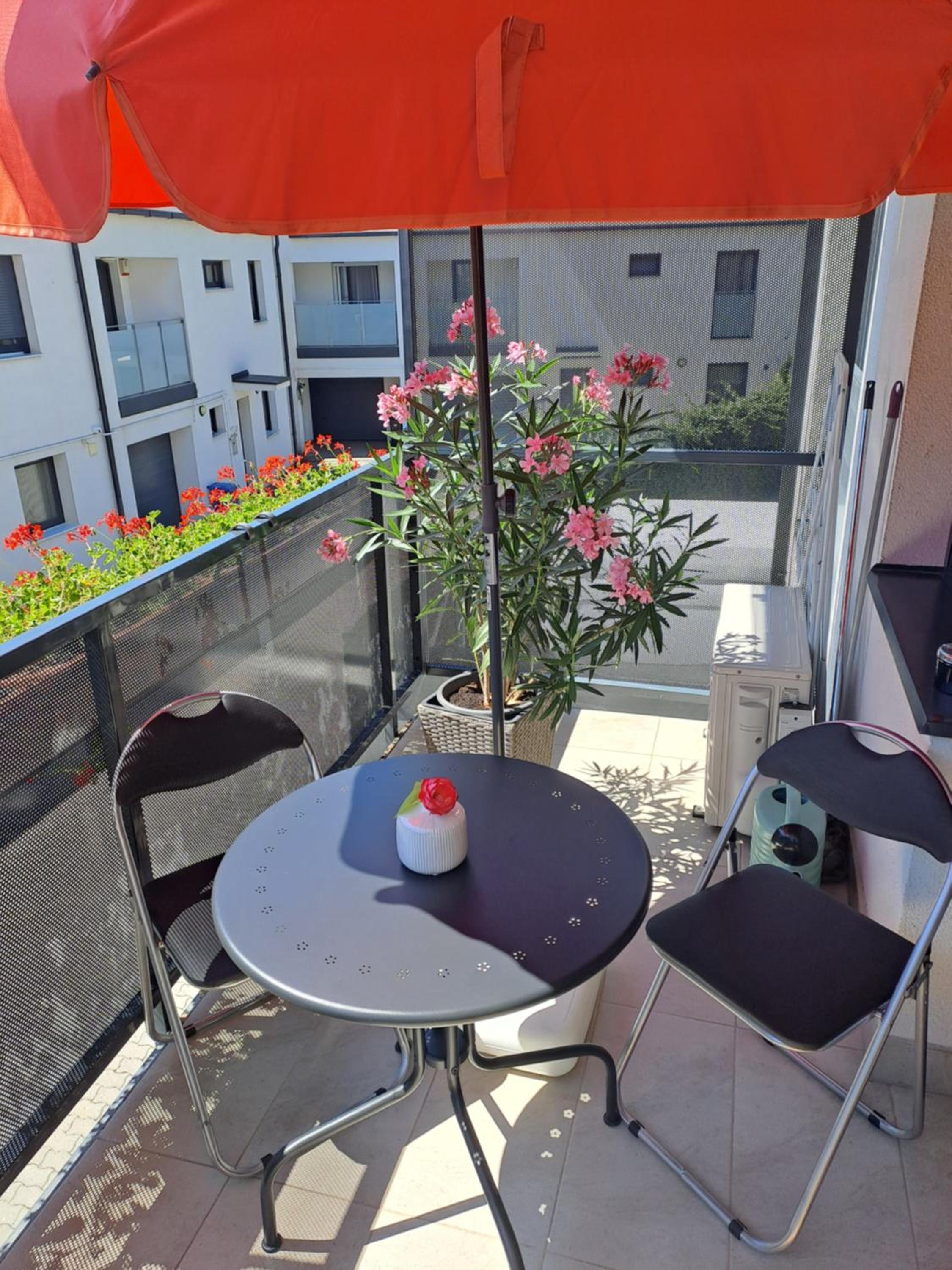 DISZTINGVÁLT Apartman, free garage view 4