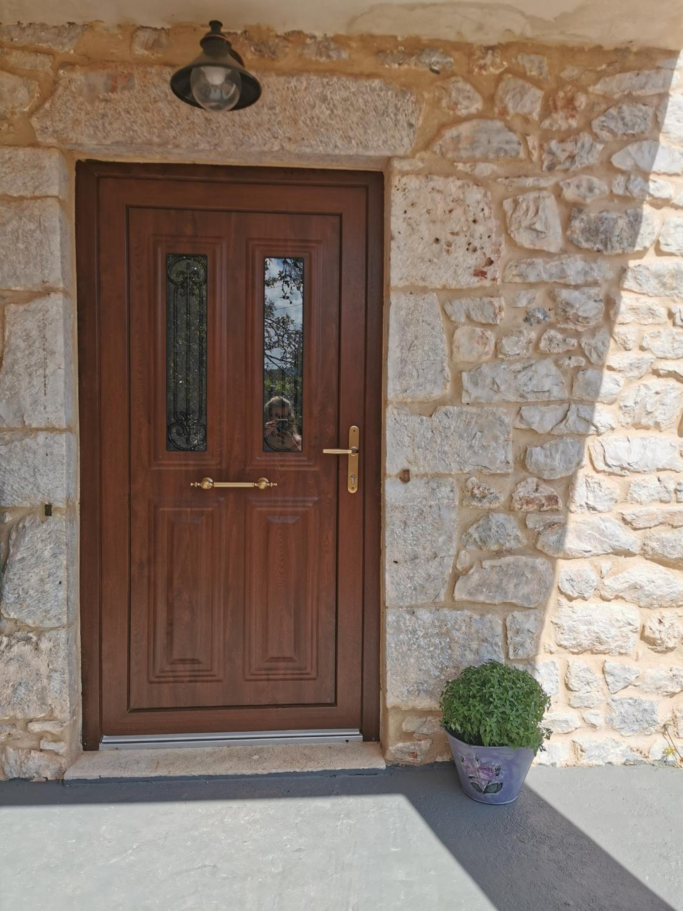 Angie's Stone house photo 2