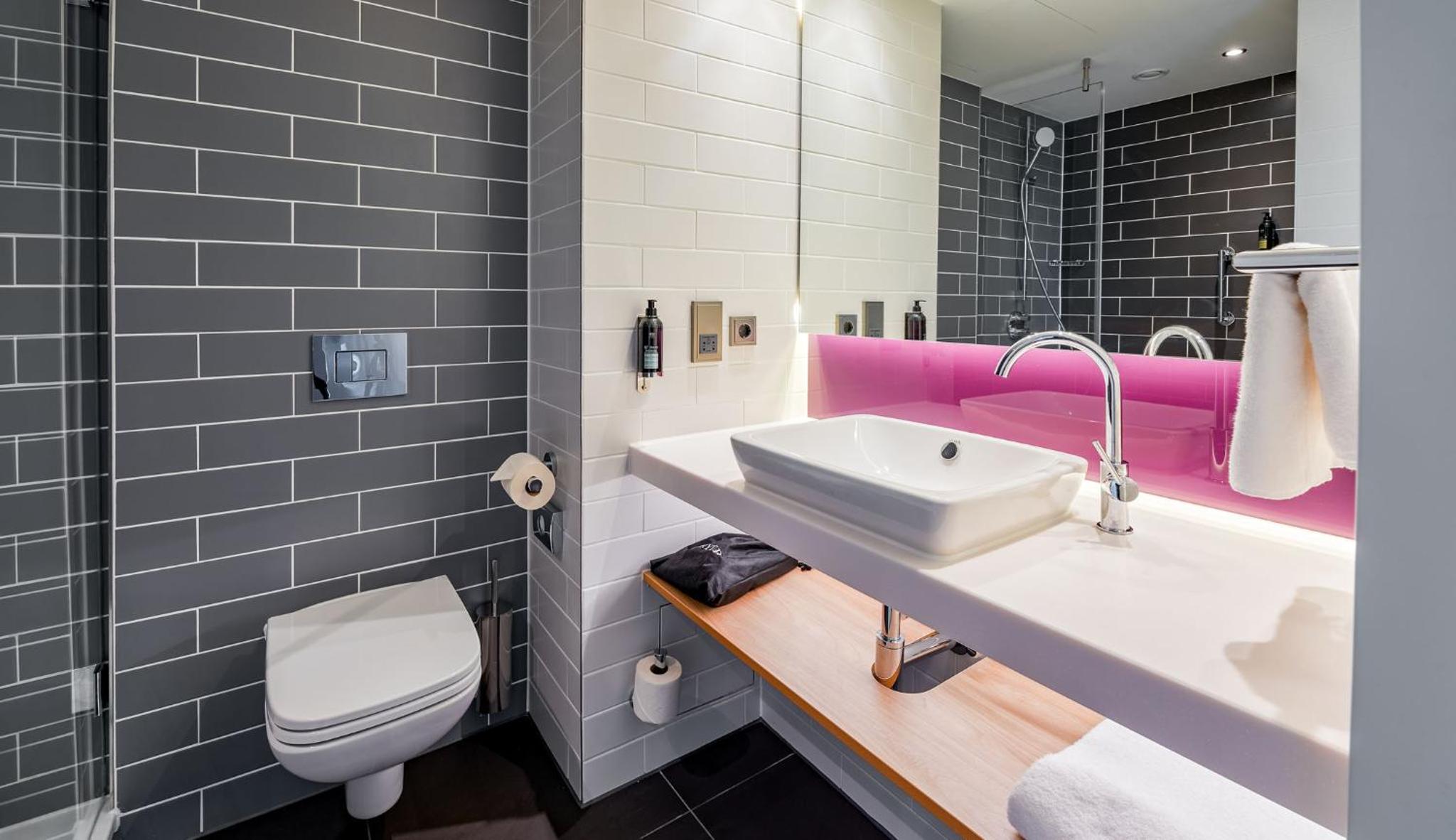 Premier Inn Mannheim City Centre en Mannheim — bathroom