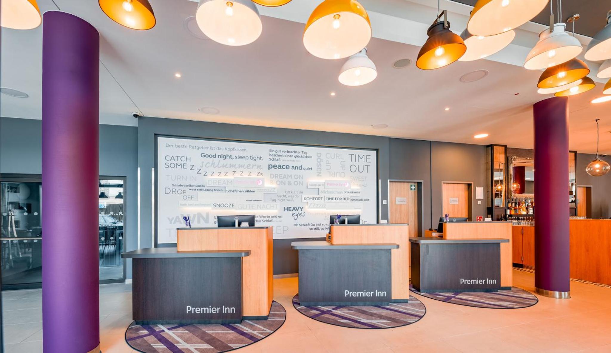 Premier Inn Mannheim City Centre en Mannheim — recepcion & lobby