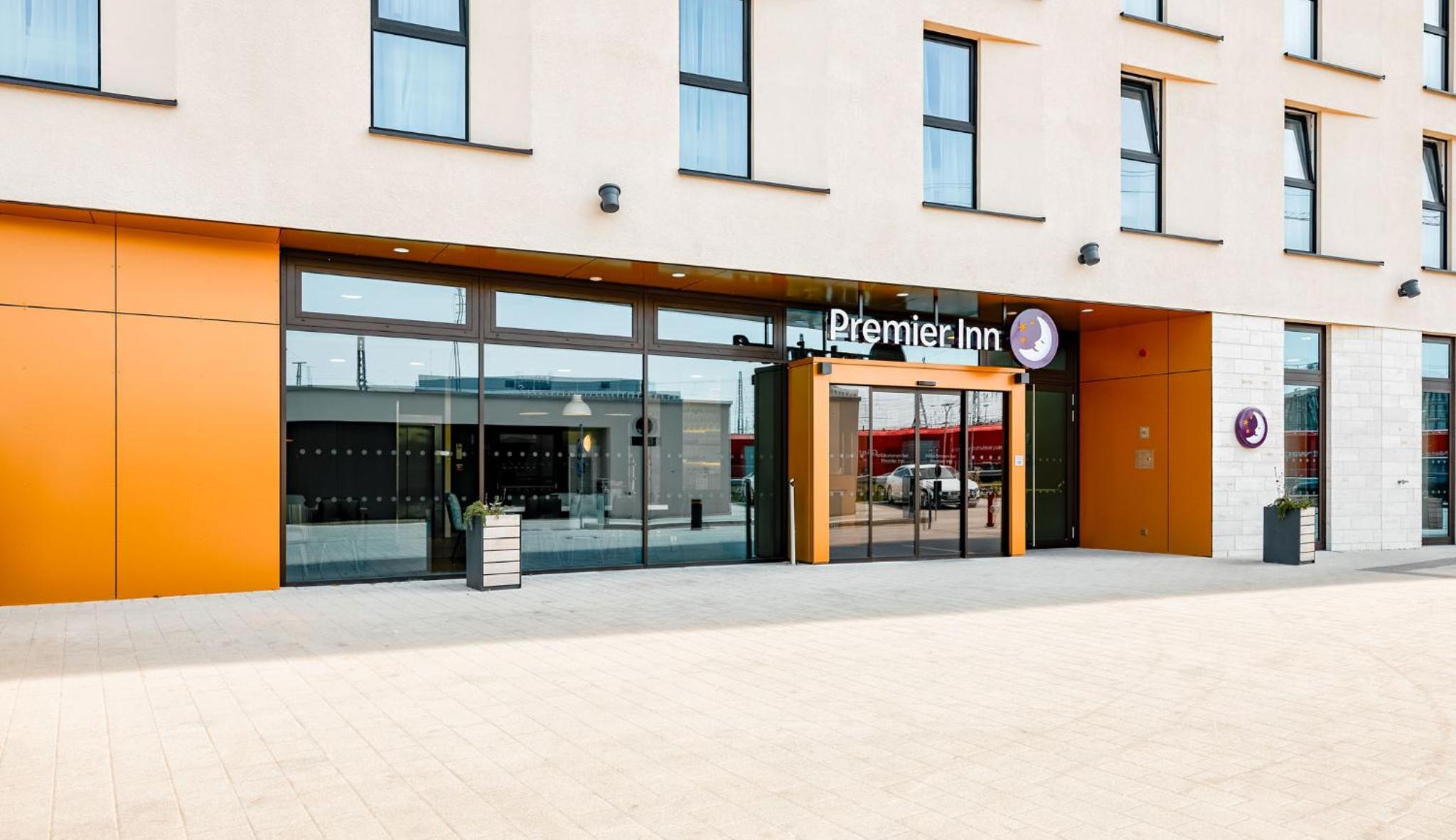 Premier Inn Mannheim City Centre 2