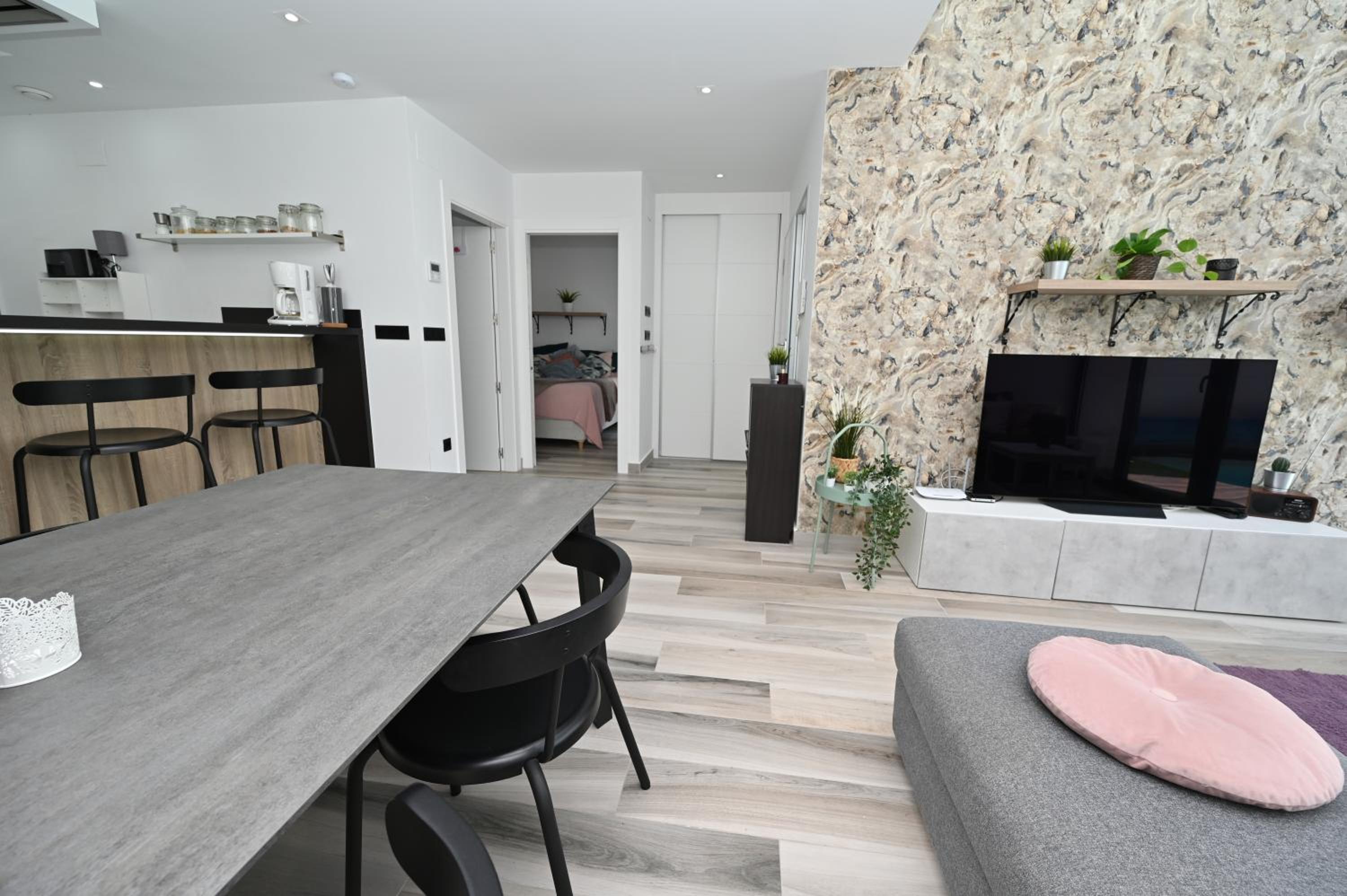 Lake House by United Renters