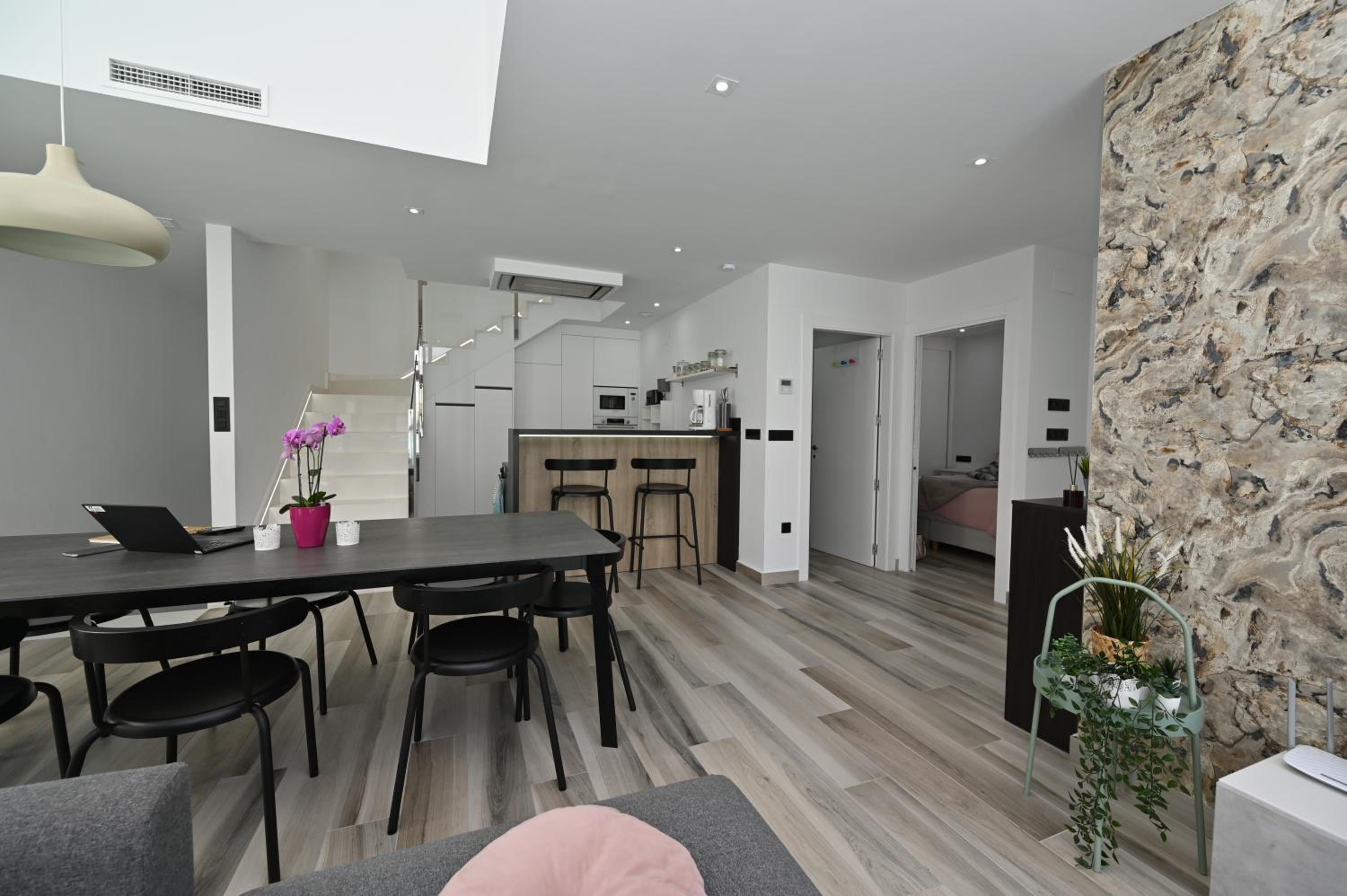 Lake House by United Renters