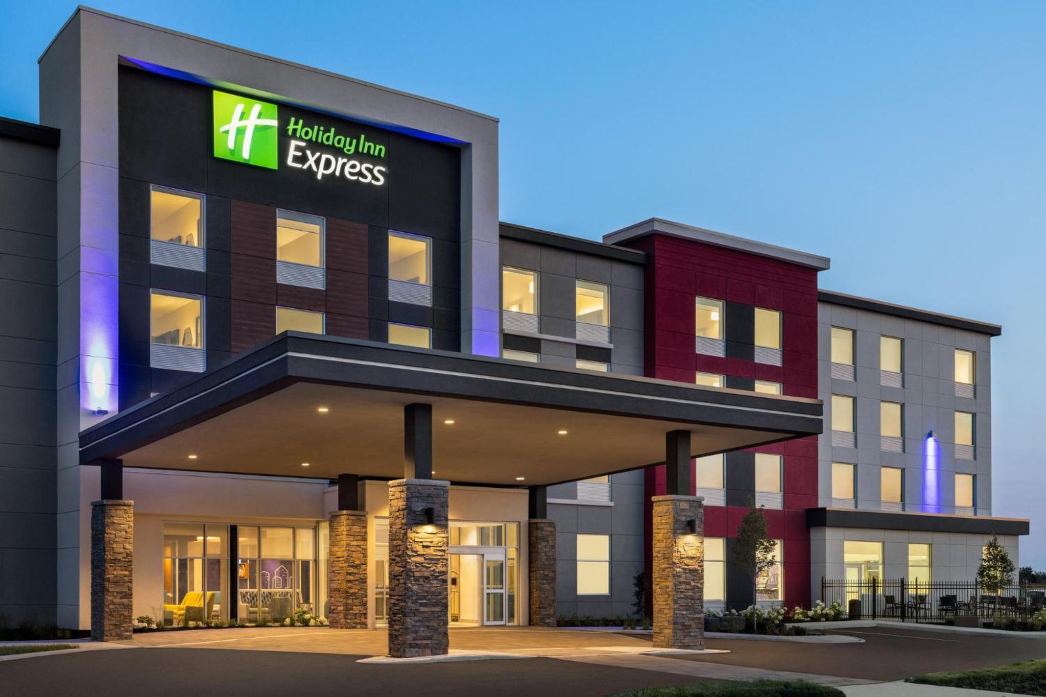 Hotel Holiday Inn Express - Strathroy, an IHG Hotel - Image 1