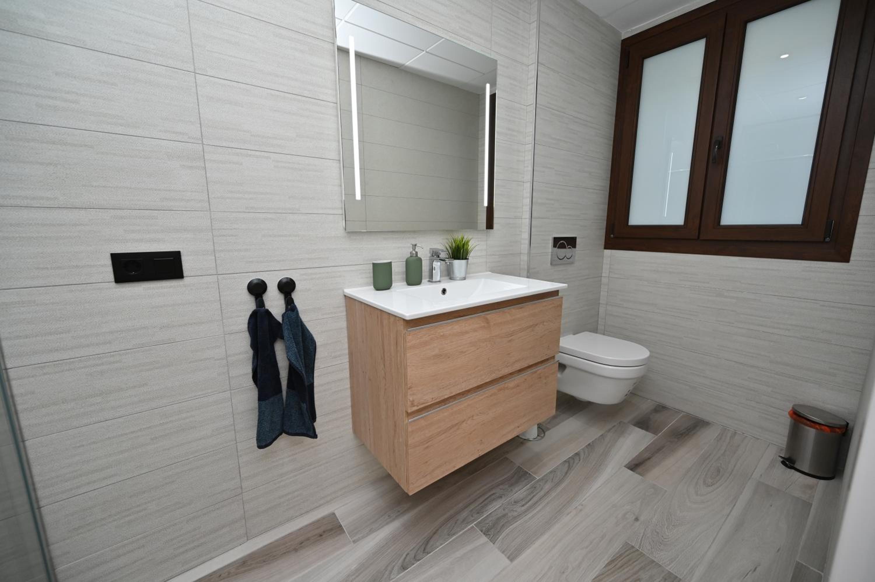 Lake House by United Renters