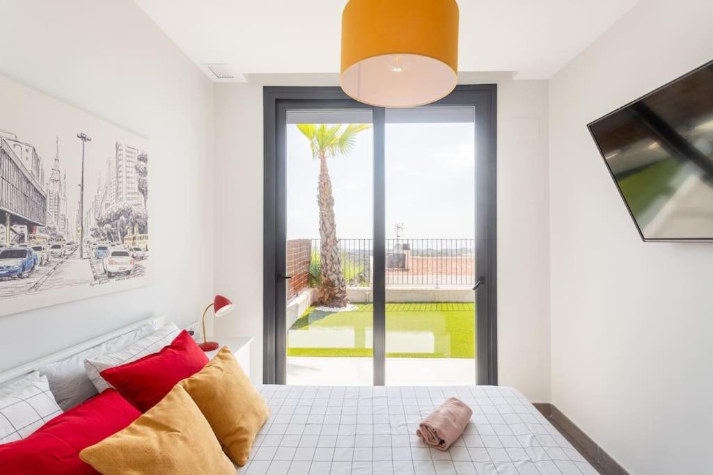 Casa con piscina climatizada y vistas al mar