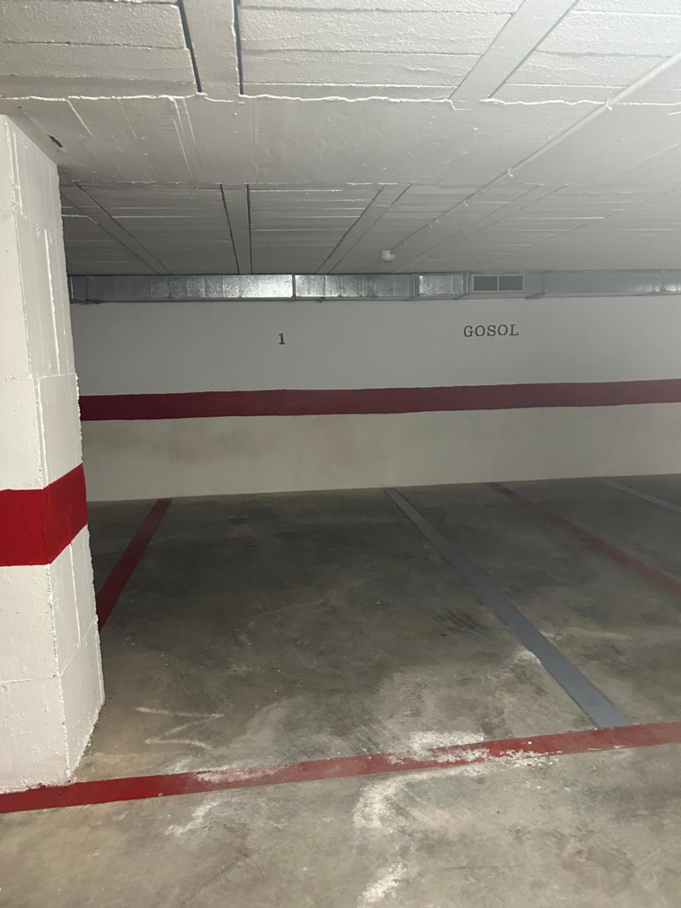 Gosol Lemon, Centro-Parking