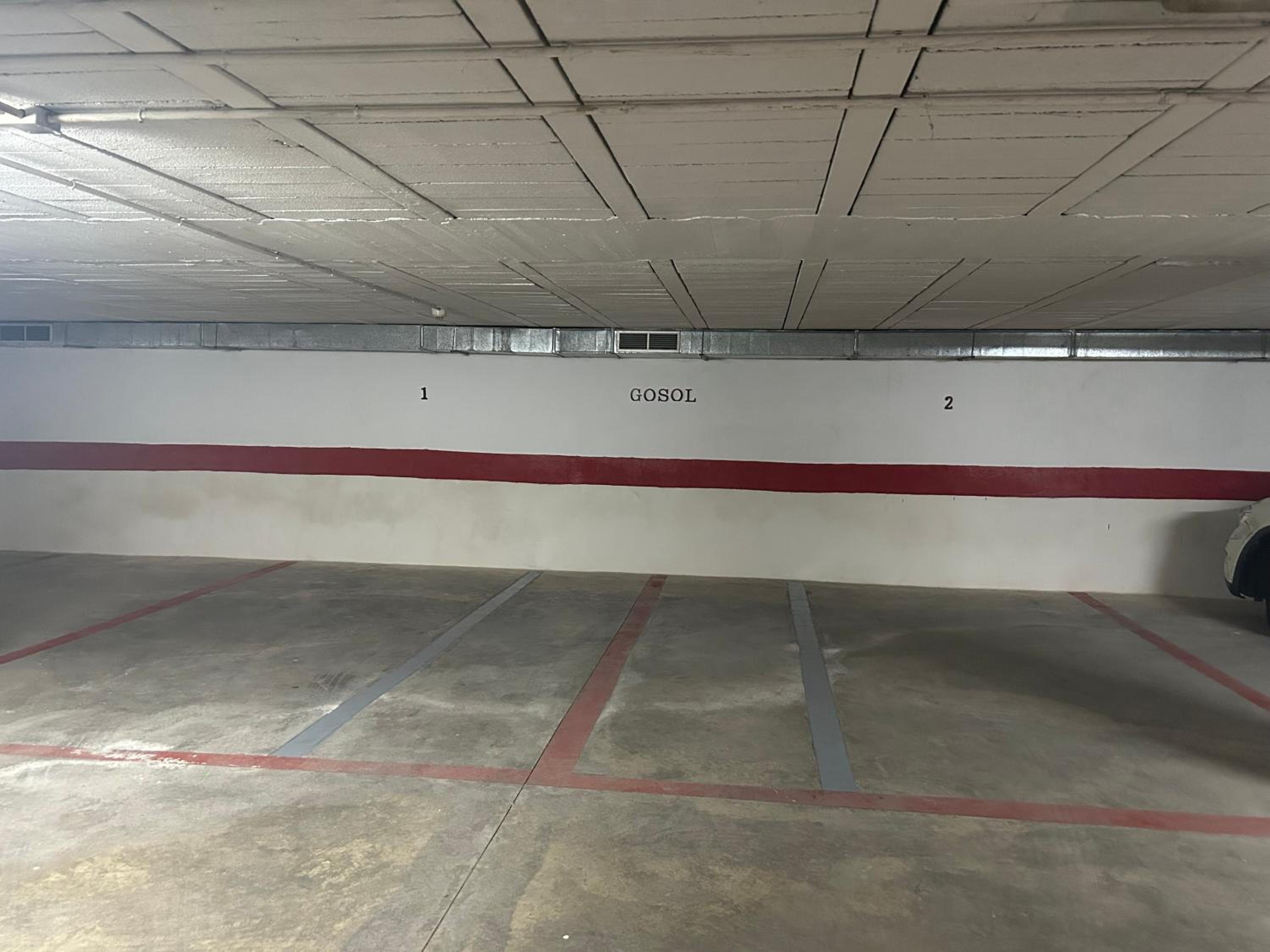 Gosol Lemon, Centro-Parking
