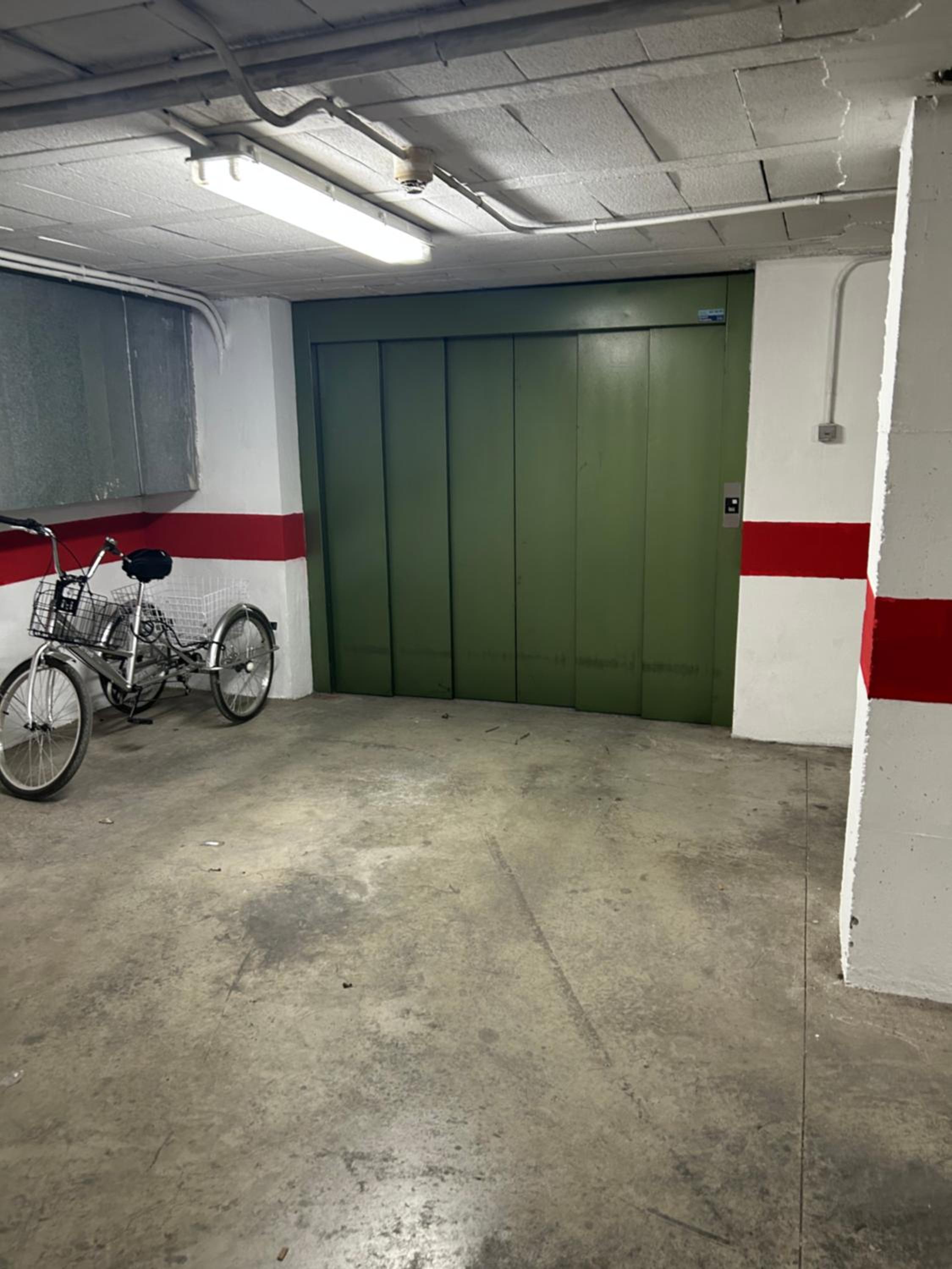 Gosol Lemon, Centro-Parking