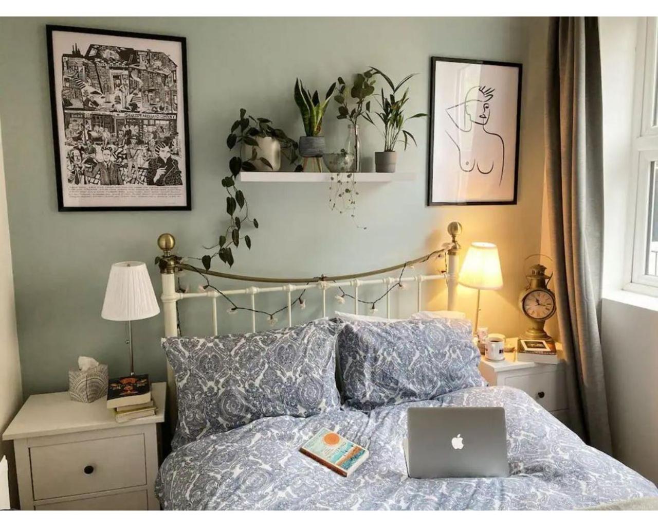 Bright, book-filled flat in artsy Stokes Croft view 2