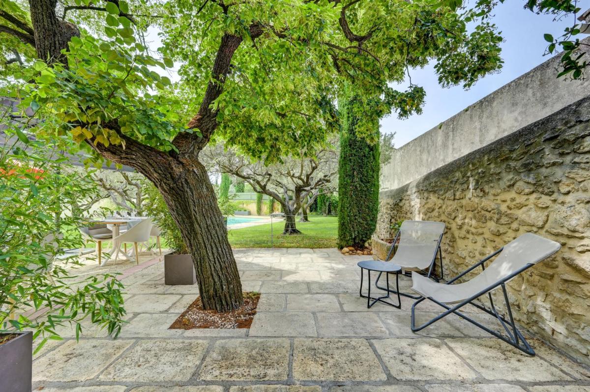 outdoor BBQ area