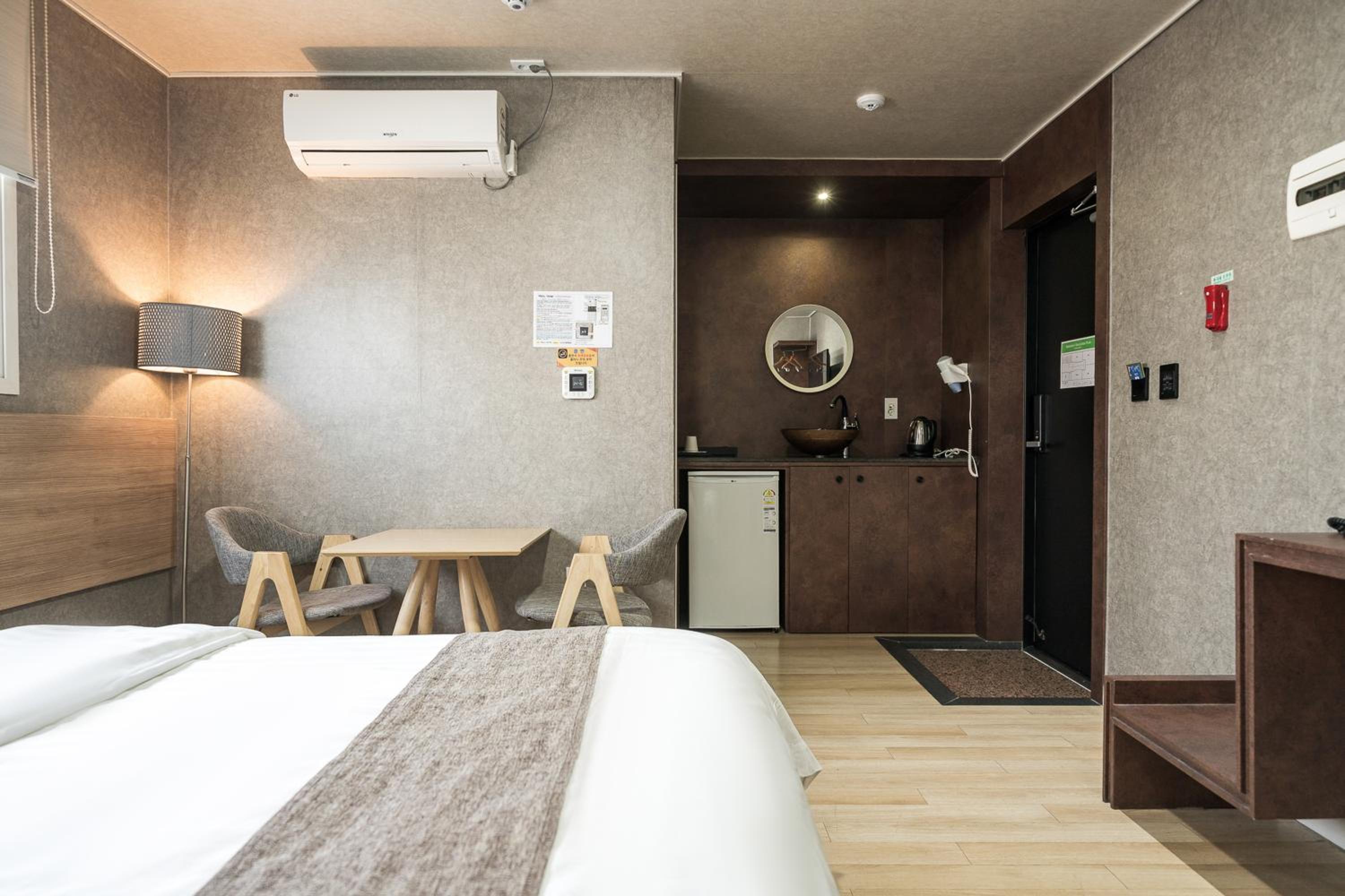 Restia Hotel Suwon Station