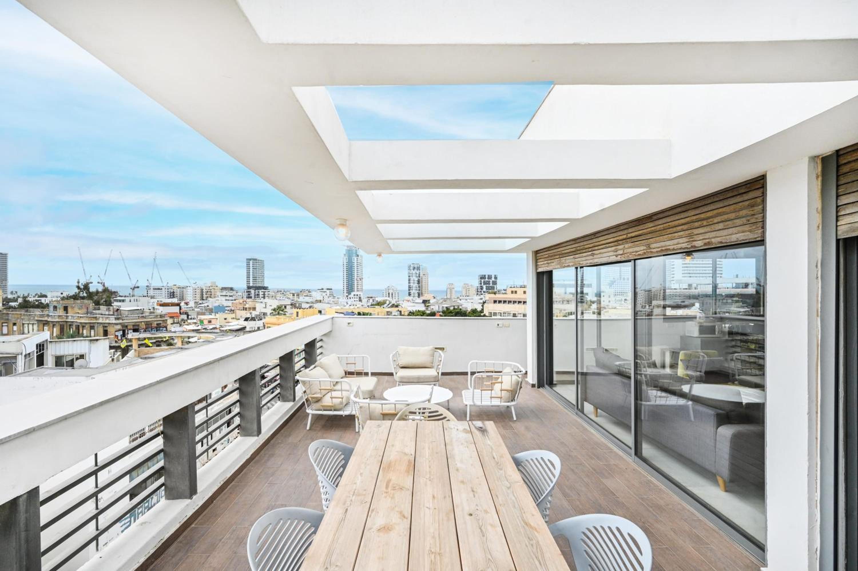 Beautiful 4BR Penthouse in Sheinkin street by HolyGuest view 3