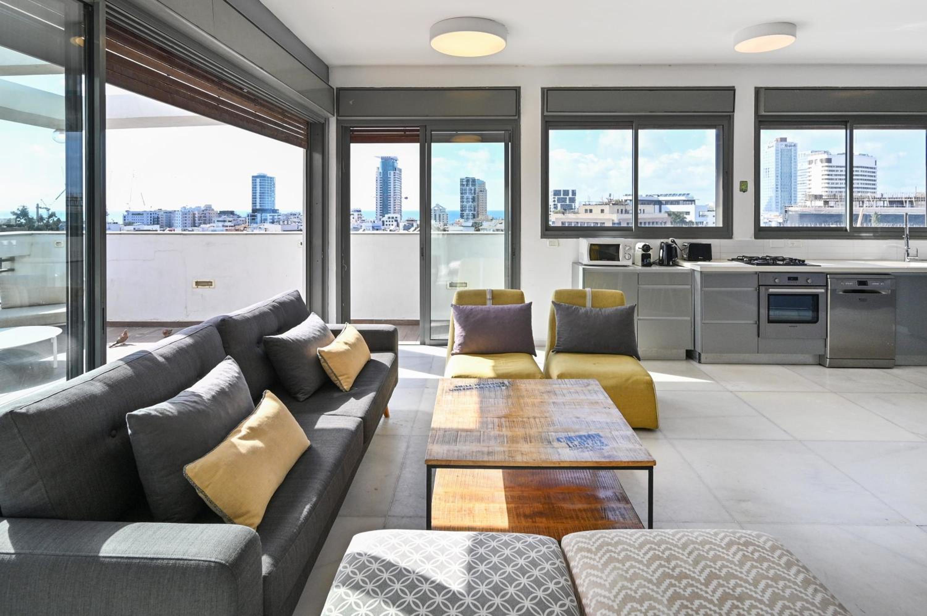 Beautiful 4BR Penthouse in Sheinkin street by HolyGuest view 4