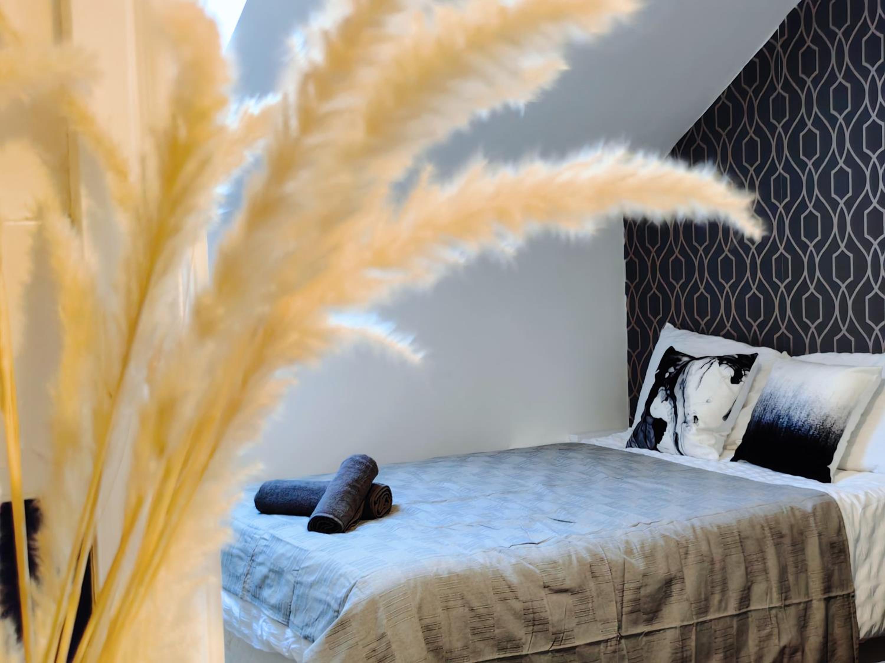 Bee Stays - Crossbar Hotel One-Bedroom Flats view 3