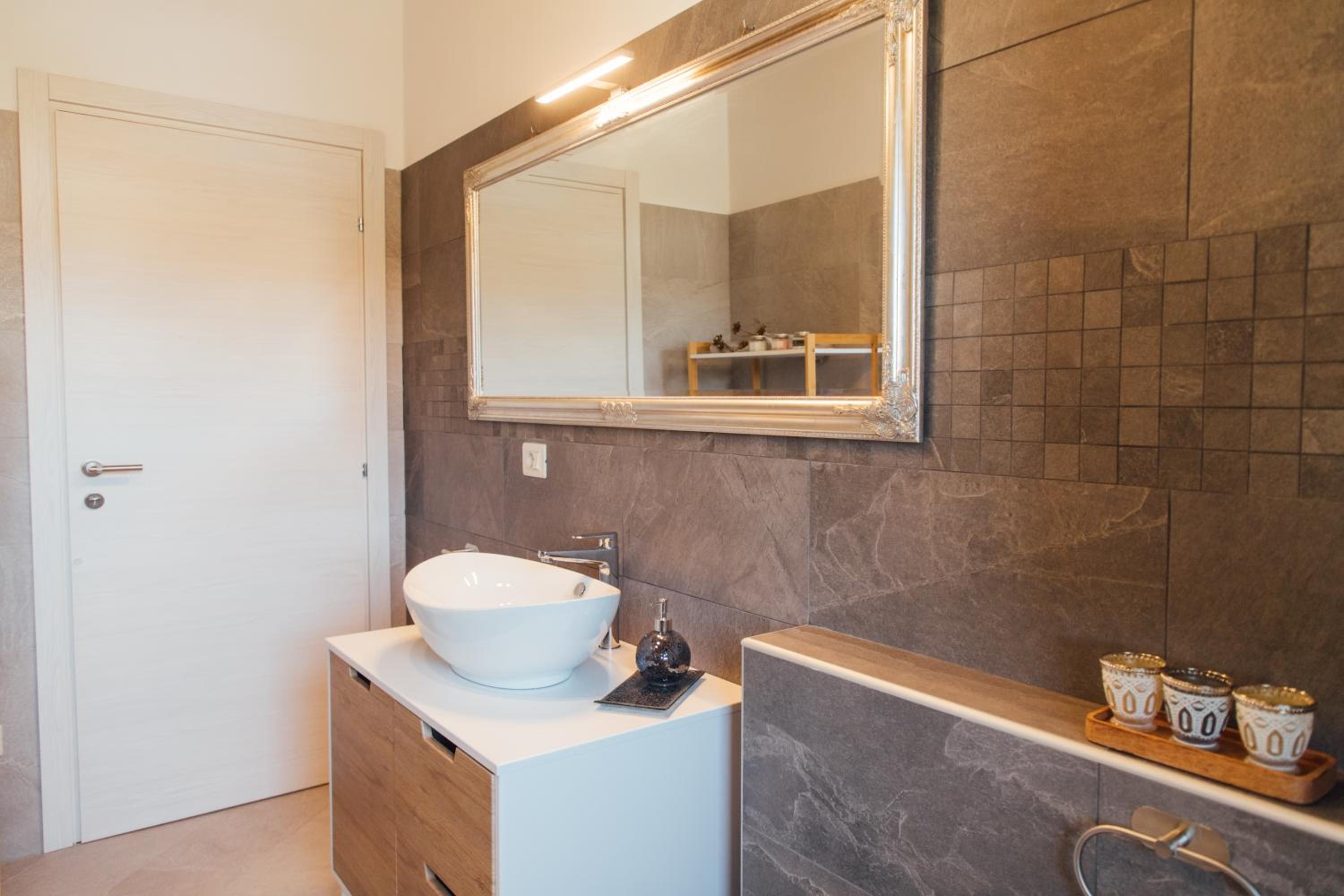 Country Chic Pistoia-casa in campagna giardino, free parking, wi-fi view 4