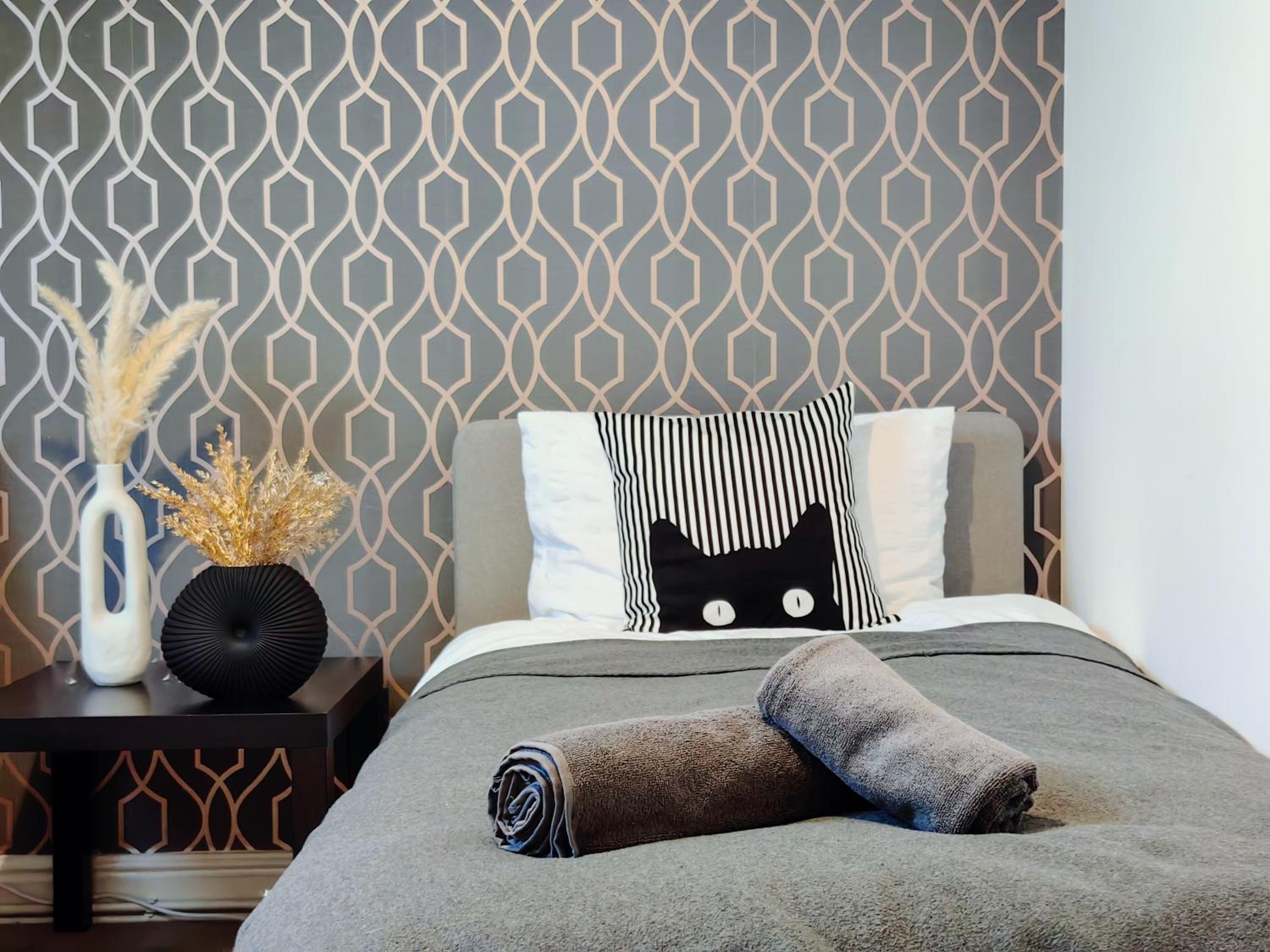 Bee Stays - Crossbar Hotel One-Bedroom Flats view 2