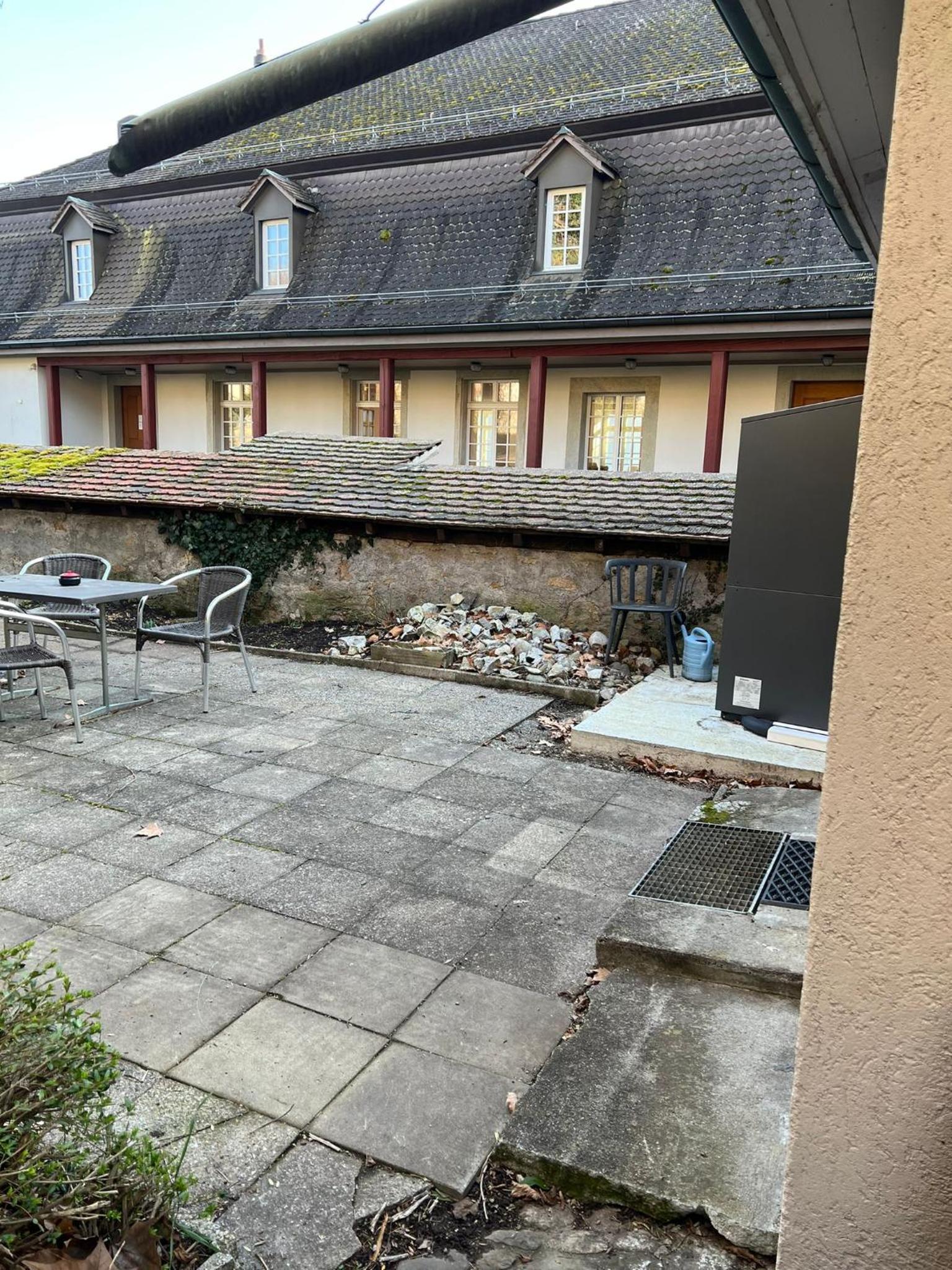 Zimmer mit geteiltem Bad & Küche