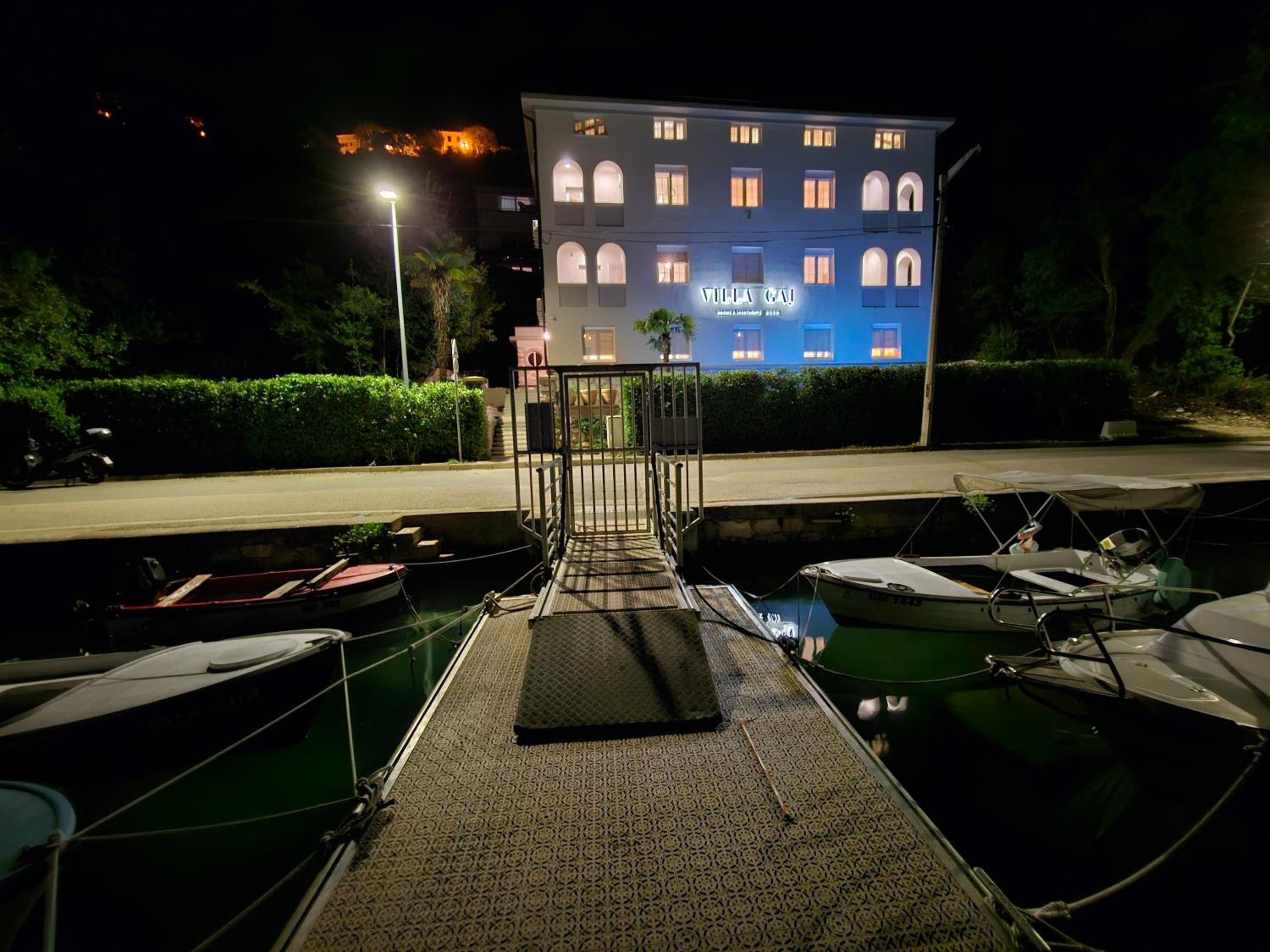 Photo 8