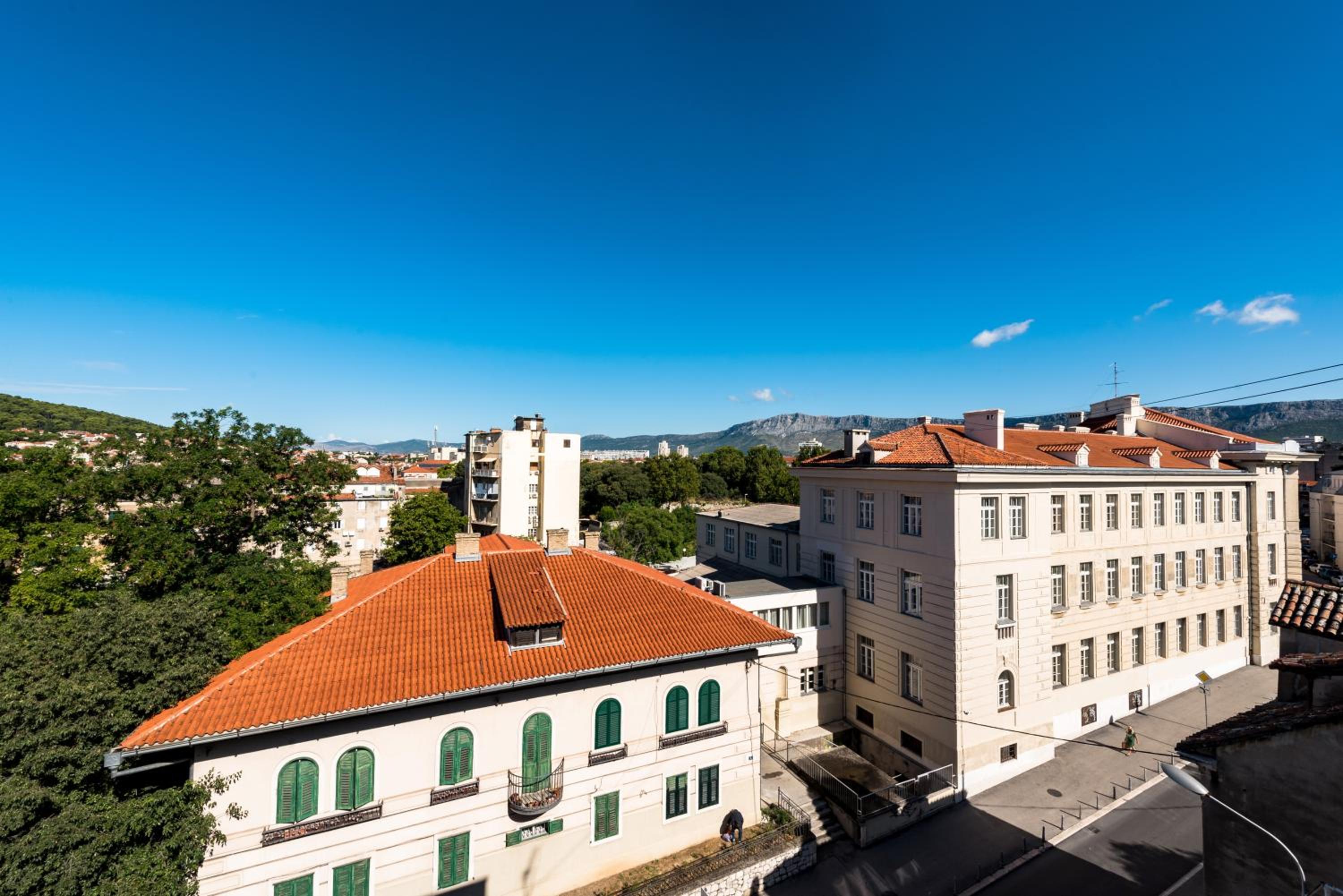 Hotel Penthouse with view in city center - Image 1