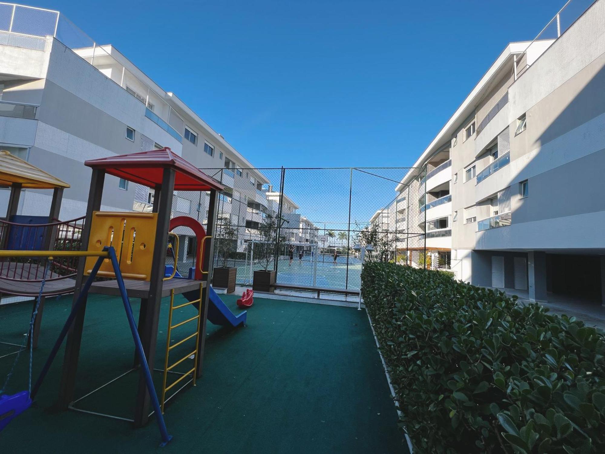 Apto de praia nos Ingleses - condomínio com piscina