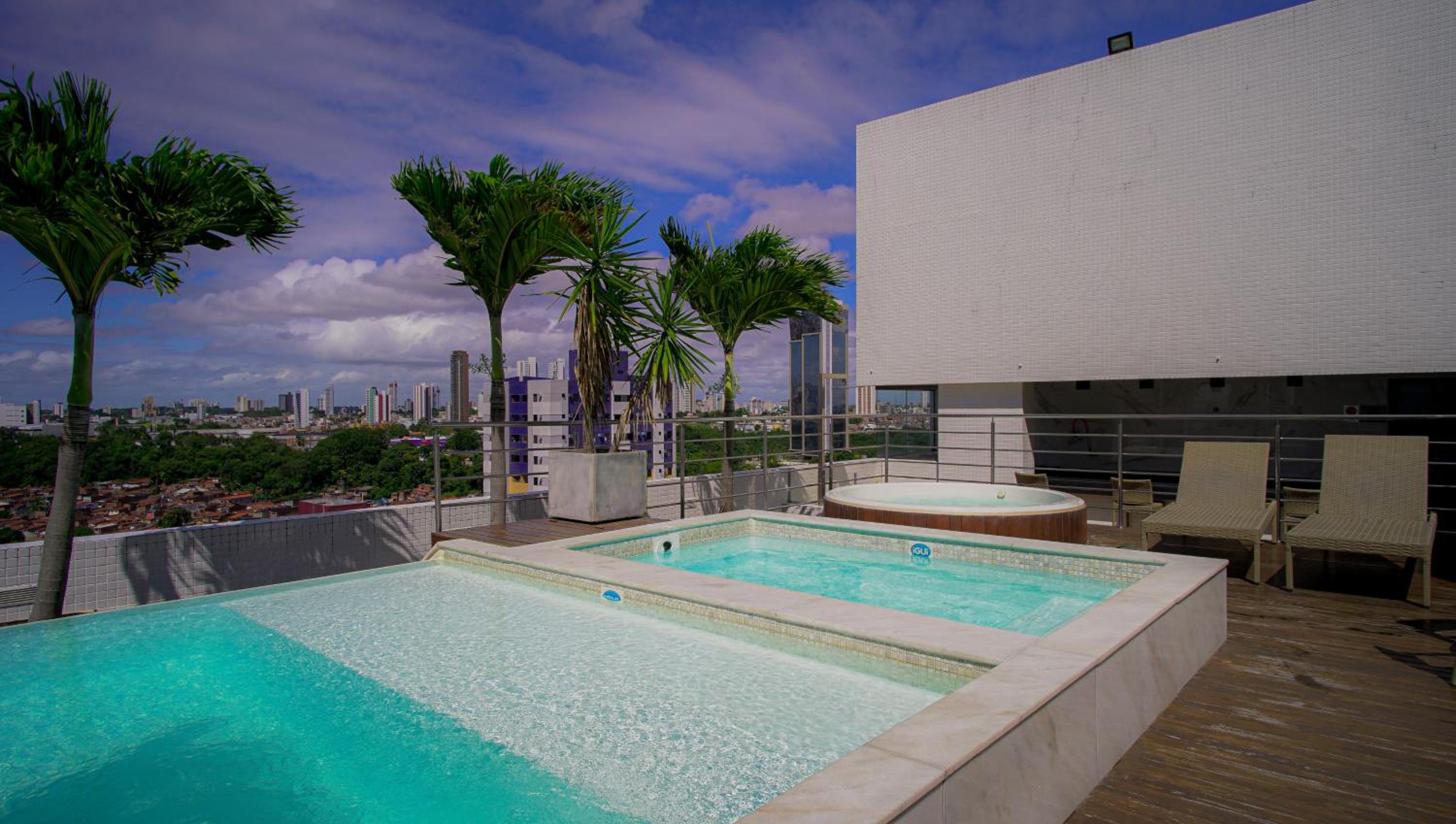 Flat Completo Prox Manaíra Shopping e Praia
