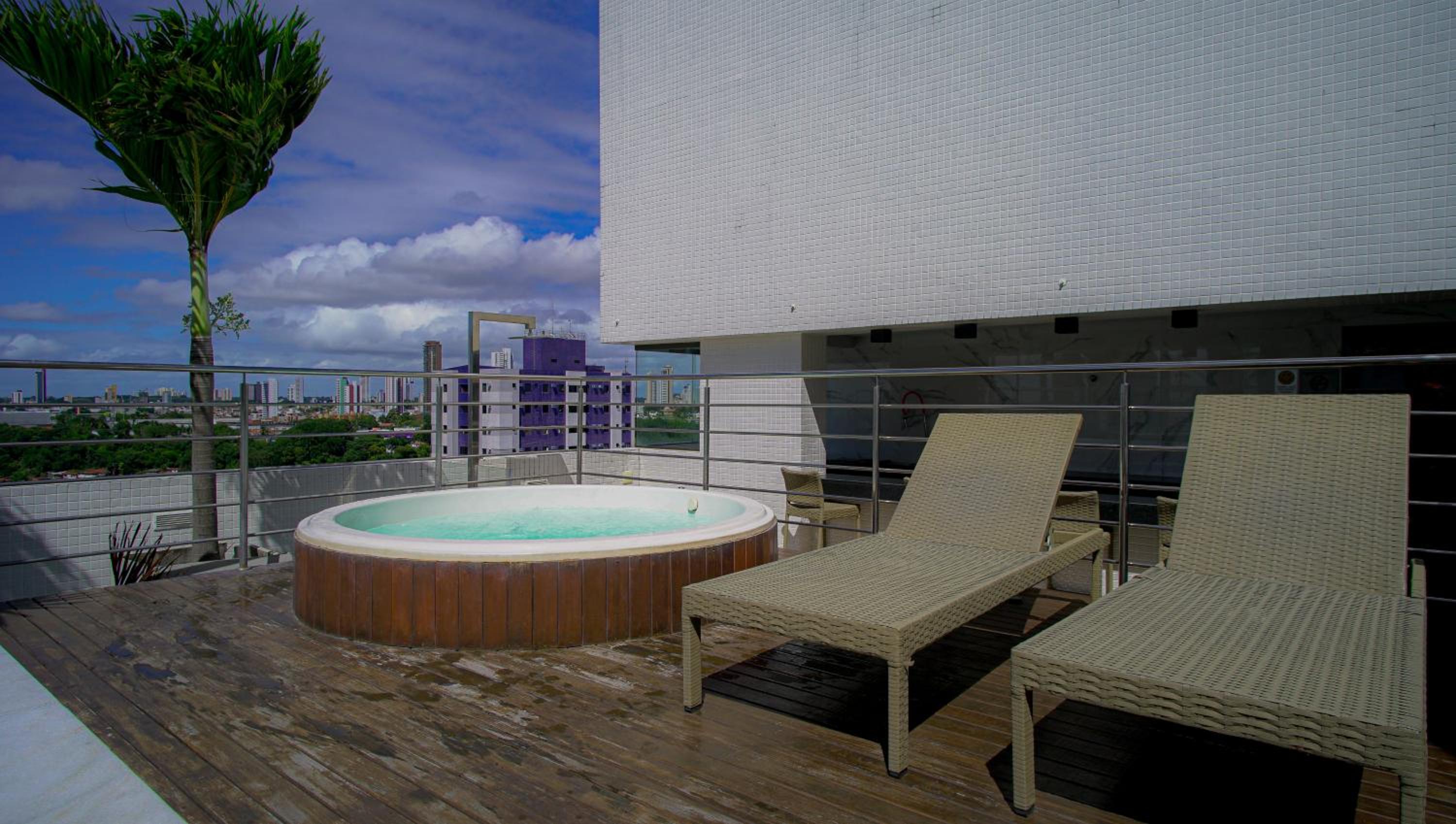 Flat Completo Prox Manaíra Shopping e Praia
