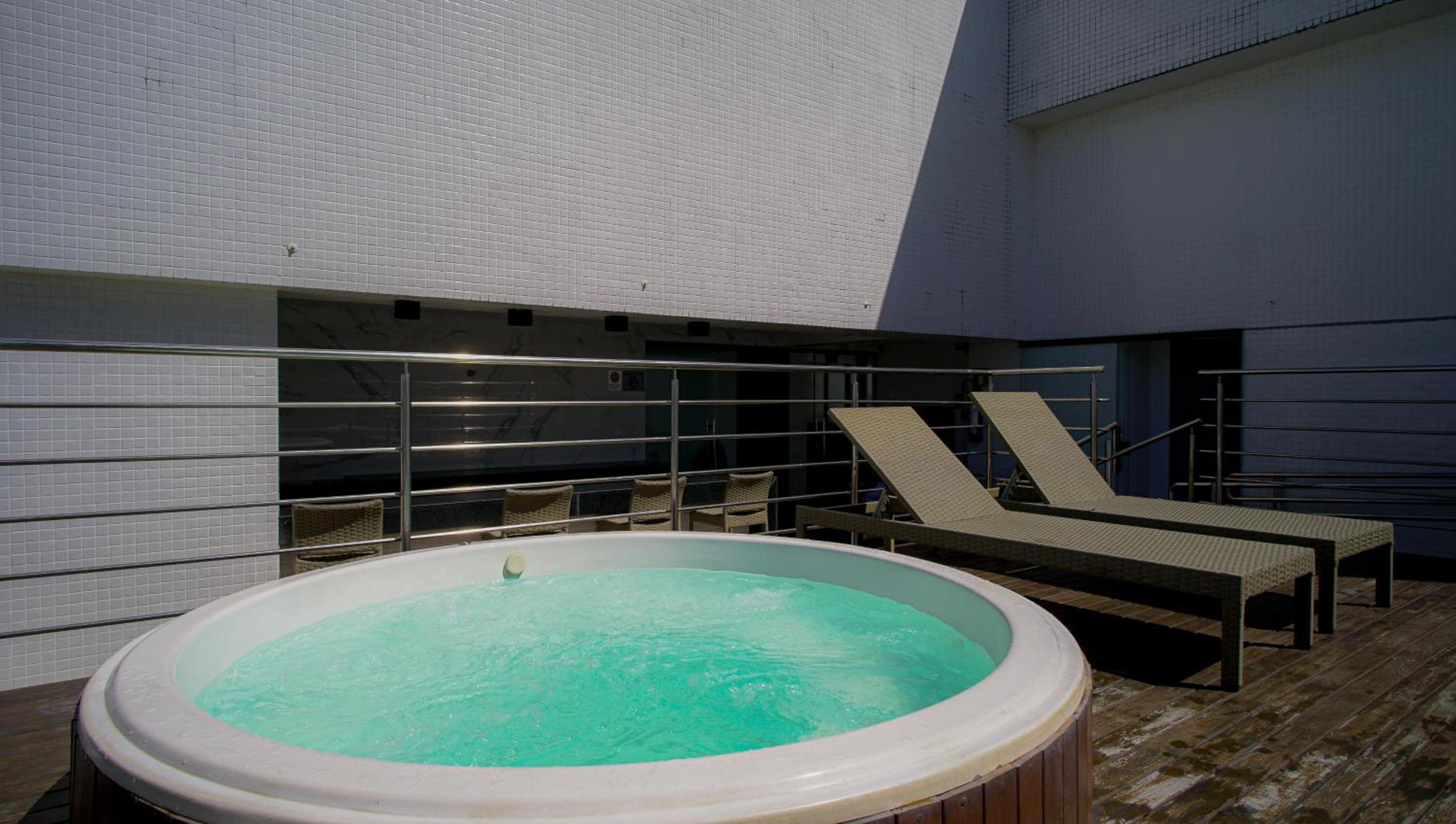 Flat Completo Prox Manaíra Shopping e Praia