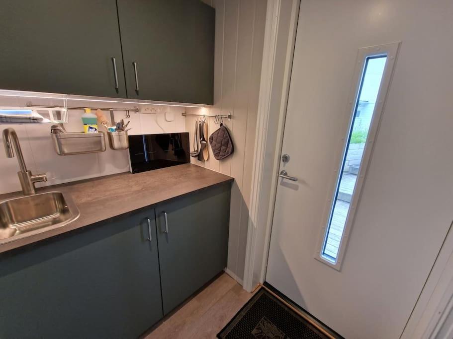 Panoramic seaview cabin for two persons by the sea view 4