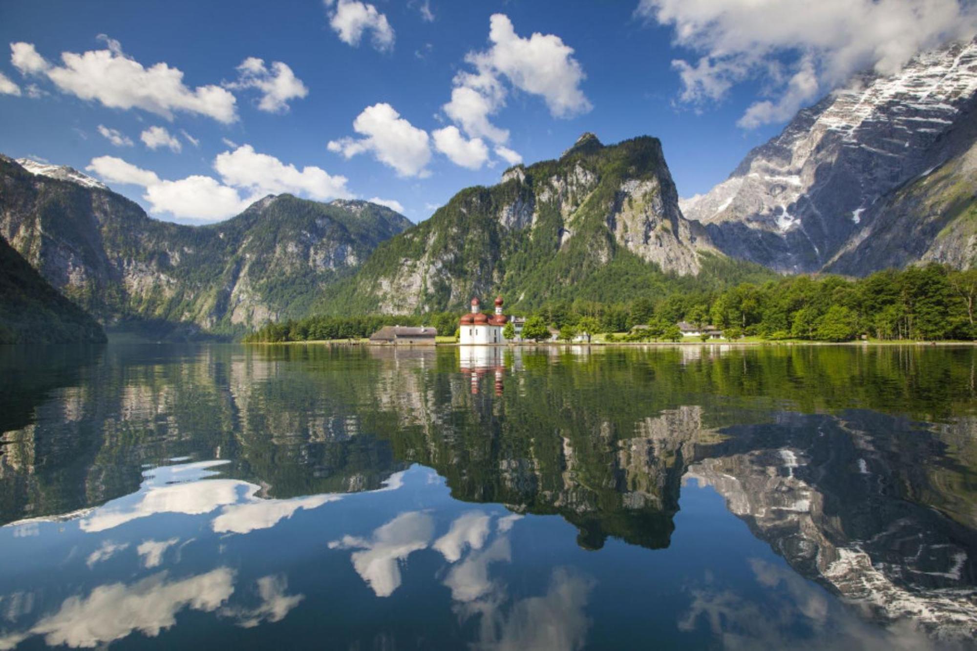 Ferienhaus Lechner am Waldrand mit Sauna, Bergblick und Naturgarten