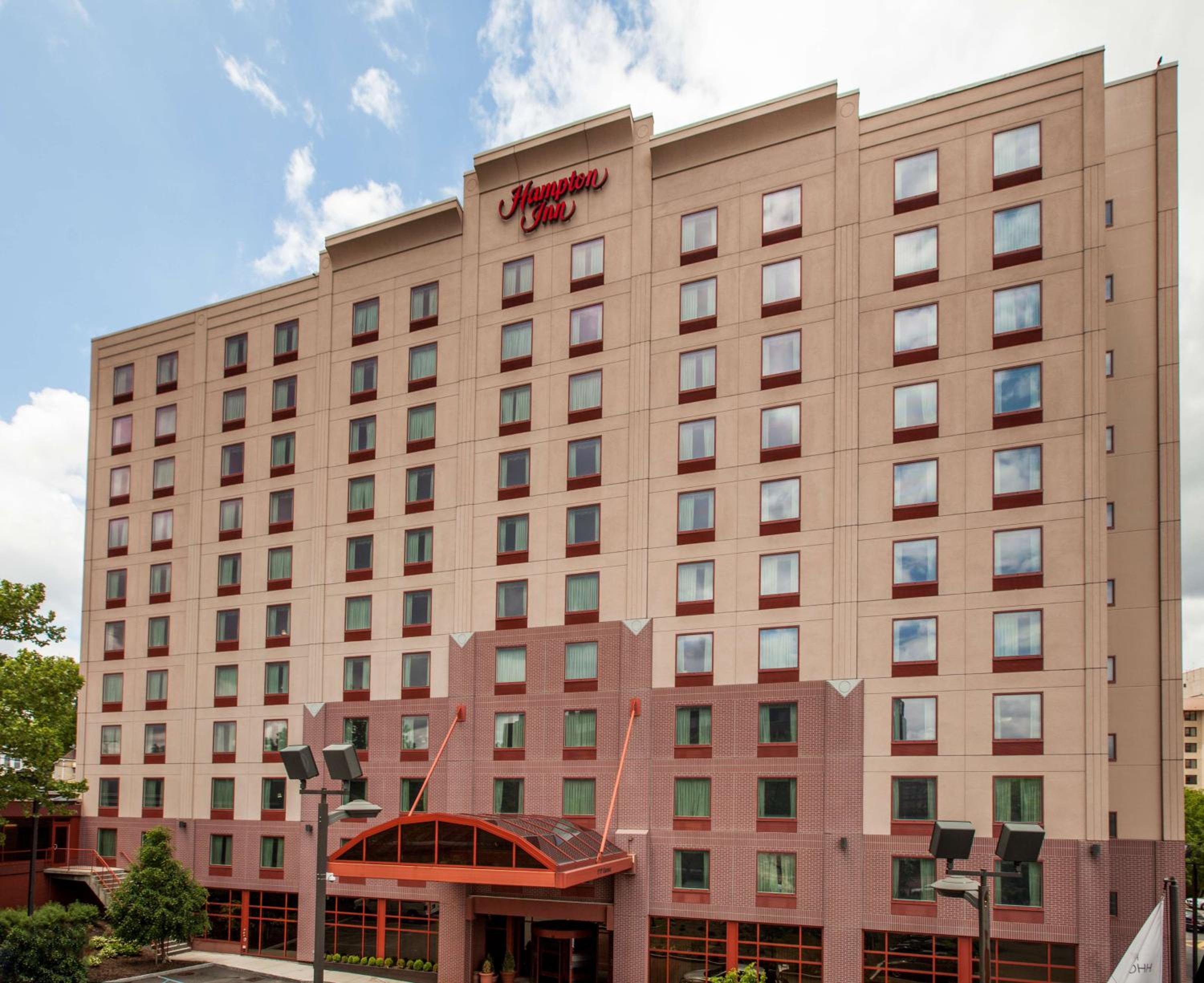 New York City Vacations - Hampton Inn New York - LaGuardia Airport - Property Image 3
