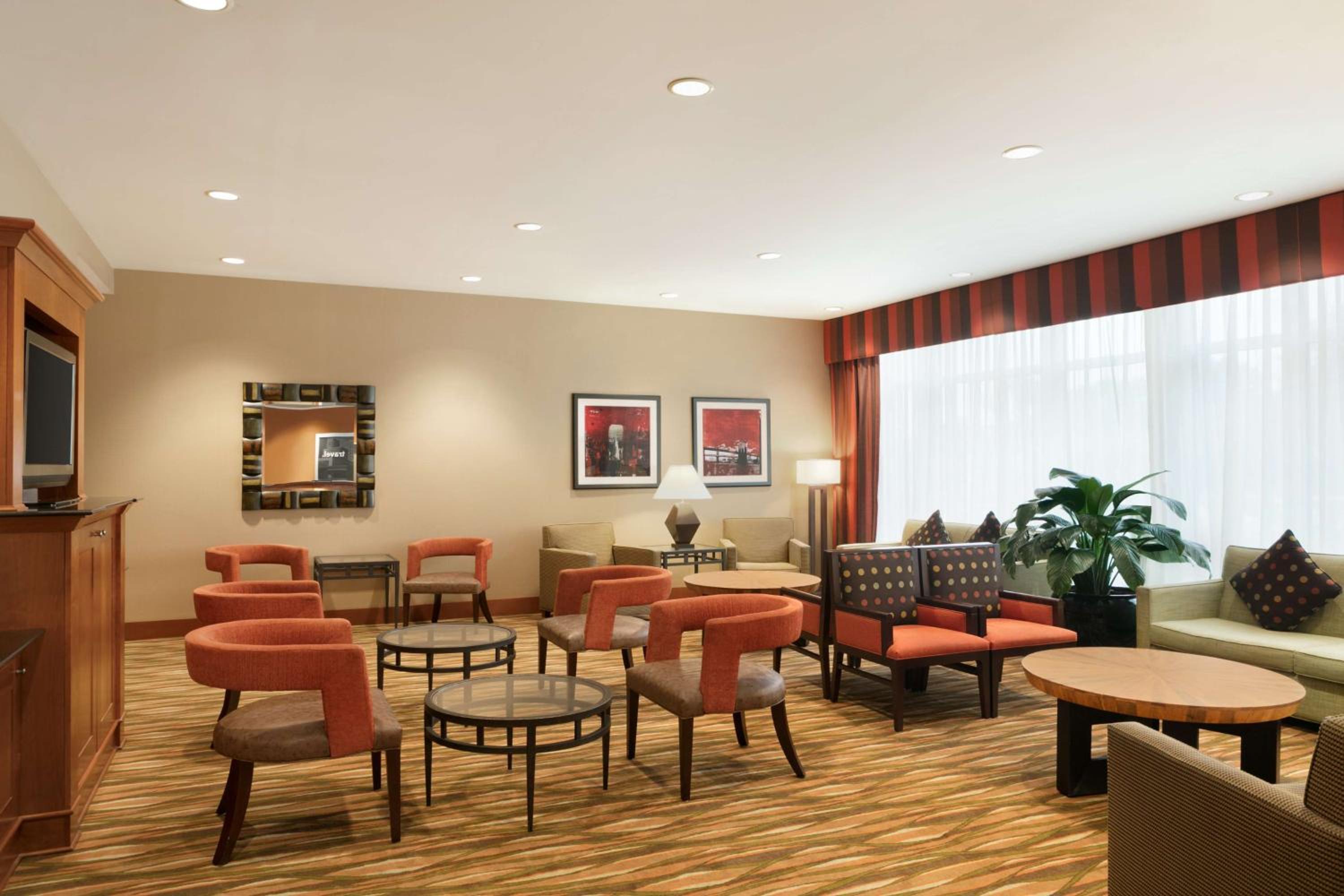 New York City Vacations - Hampton Inn New York - LaGuardia Airport - Property Image 4
