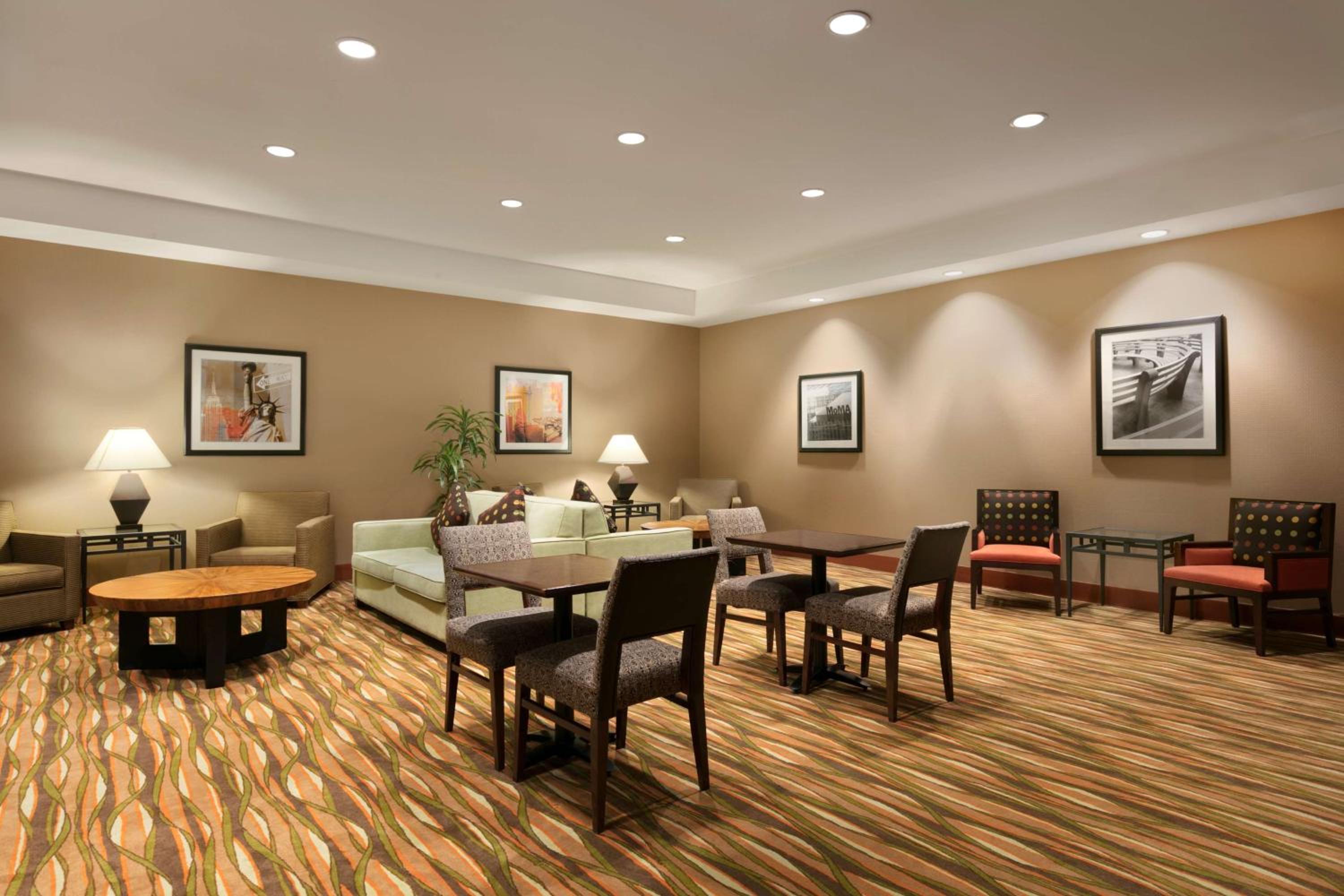 New York City Vacations - Hampton Inn New York - LaGuardia Airport - Property Image 5