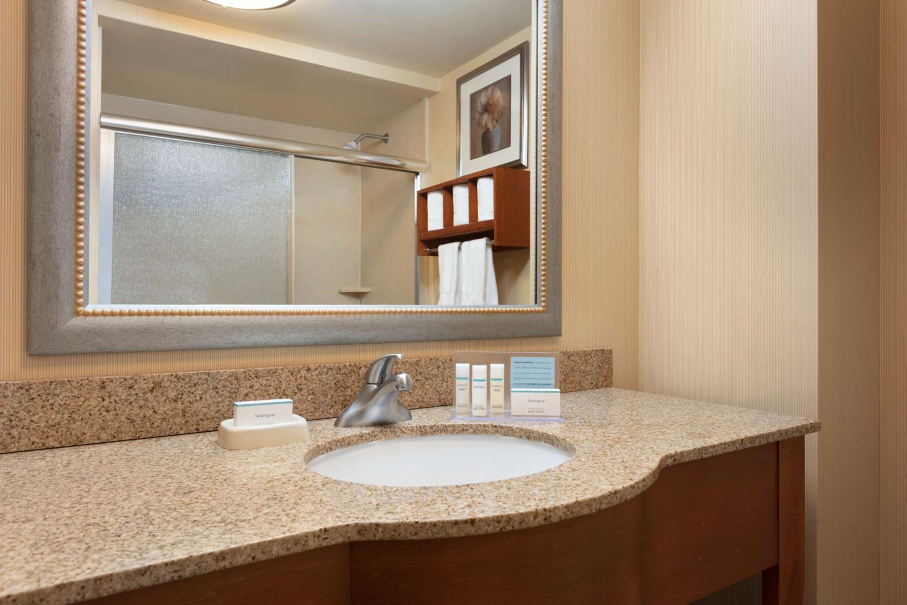 Hampton Inn New York - LaGuardia Airport - Property Image 2