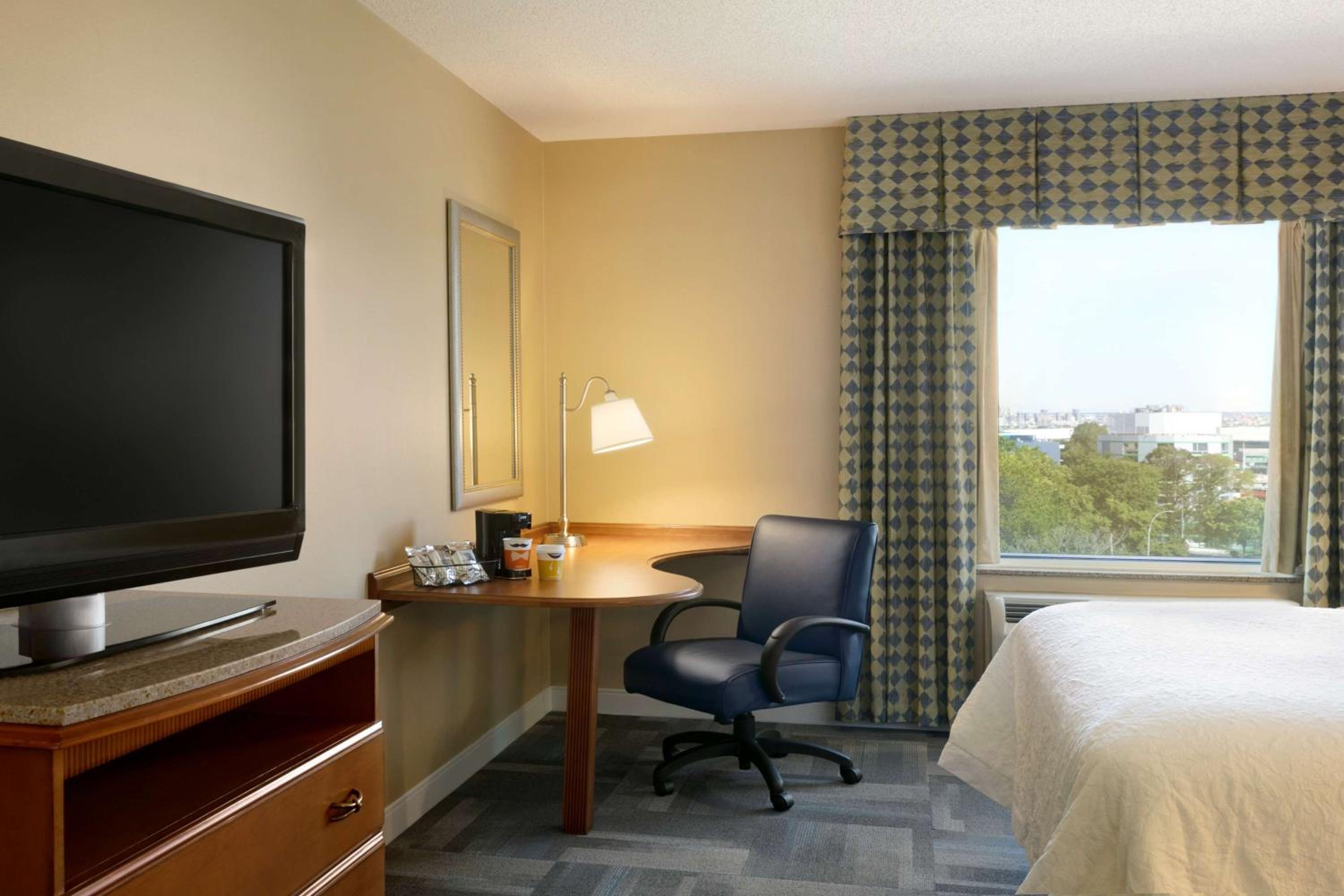 Hampton Inn New York - LaGuardia Airport - Property Image 4