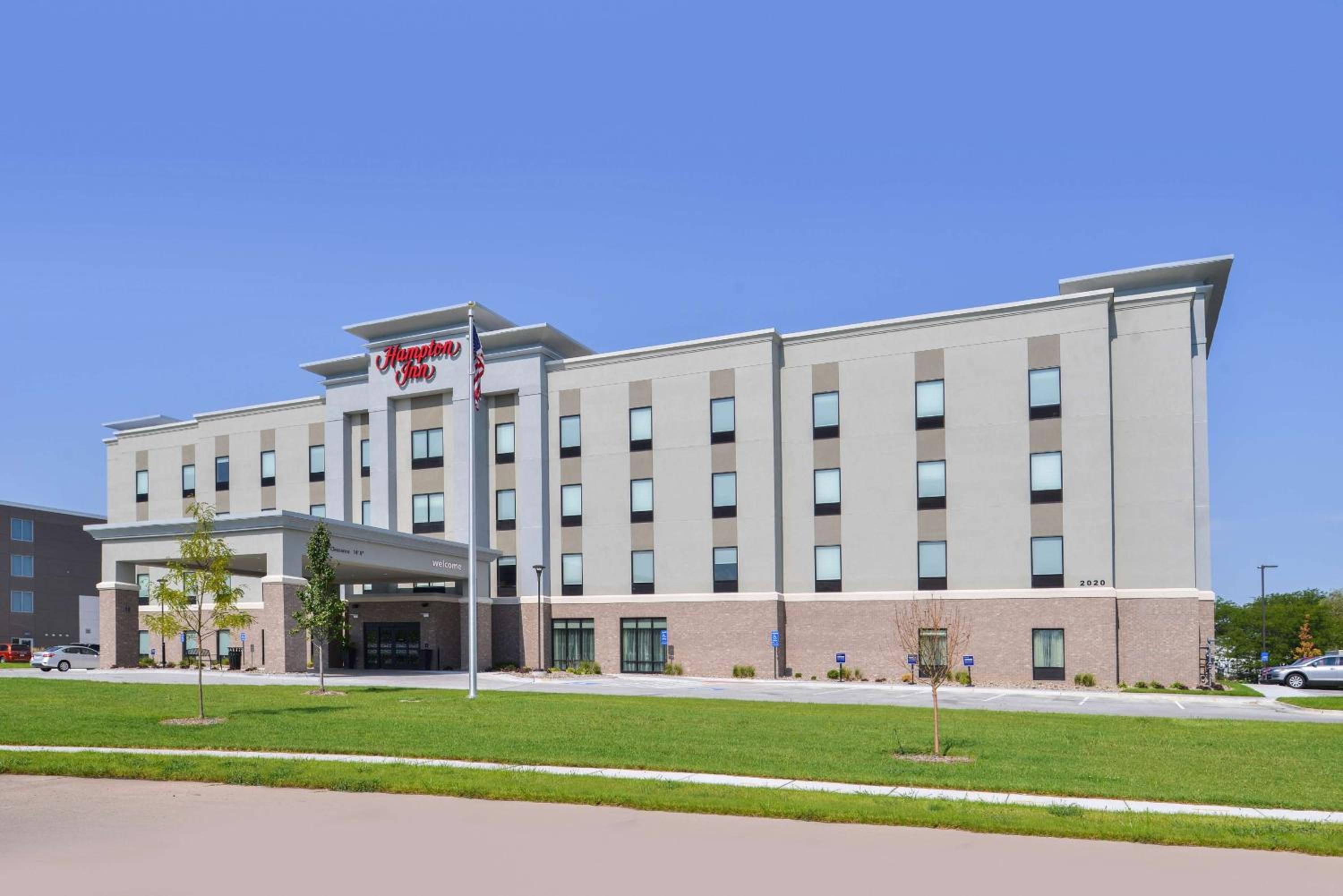 Hotel Hampton Inn By Hilton Omaha Airport, Ia - Image 1