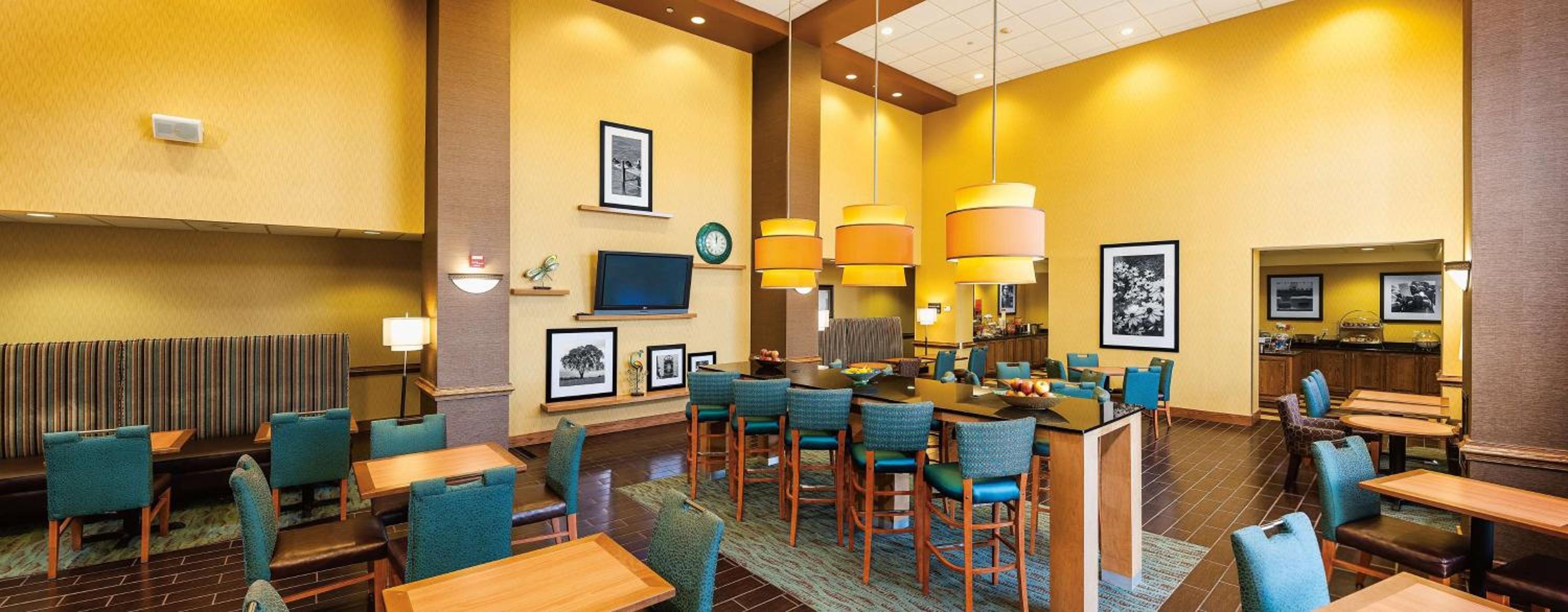 Hampton Inn  Suites Chesapeake-Square Mall - Property Image 10
