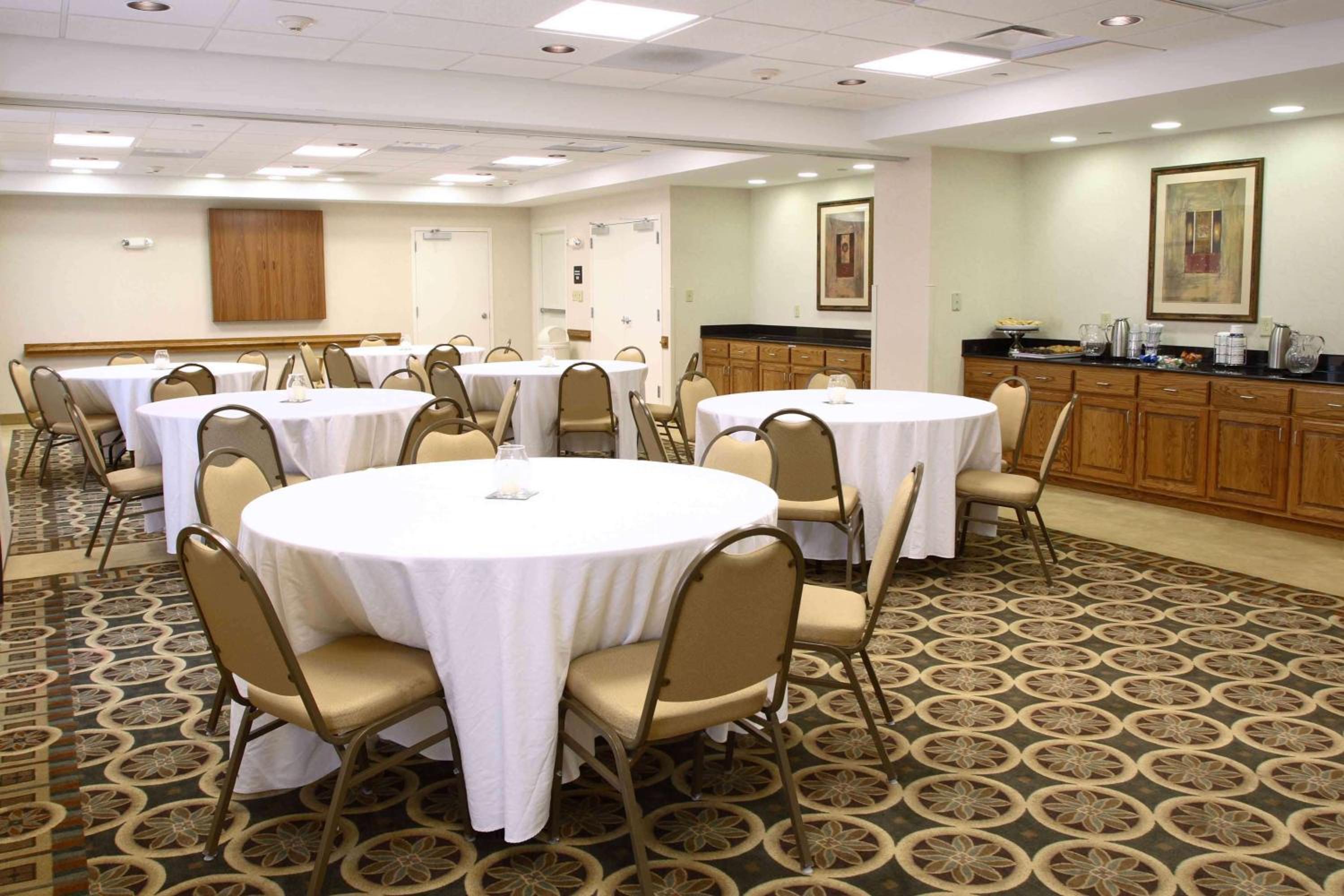 Hampton Inn  Suites Chesapeake-Square Mall - Property Image 11
